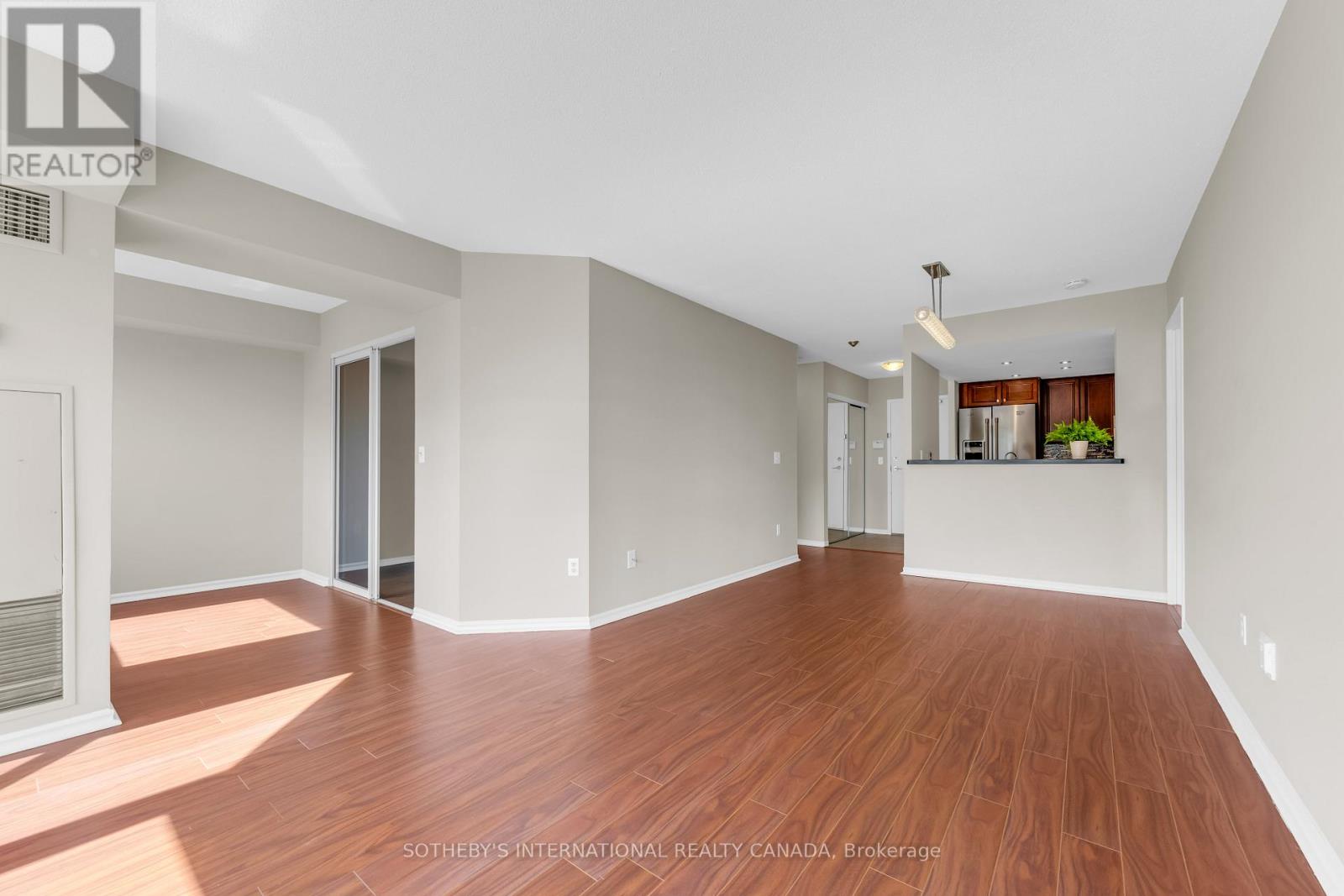 1411 - 325 Webb Drive, Mississauga, Ontario  L5B 3Z9 - Photo 5 - W12980756