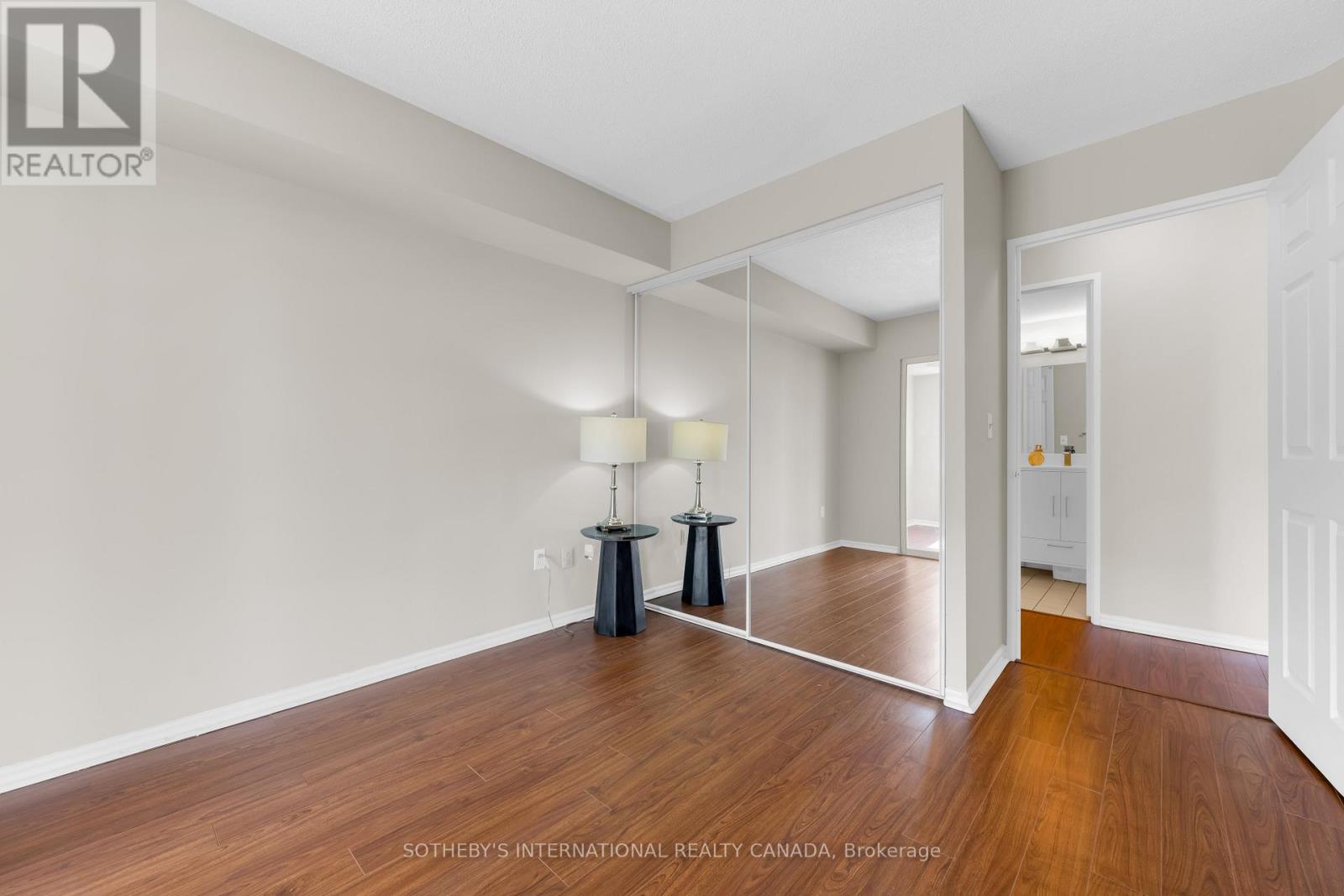 1411 - 325 Webb Drive, Mississauga, Ontario  L5B 3Z9 - Photo 8 - W12980756