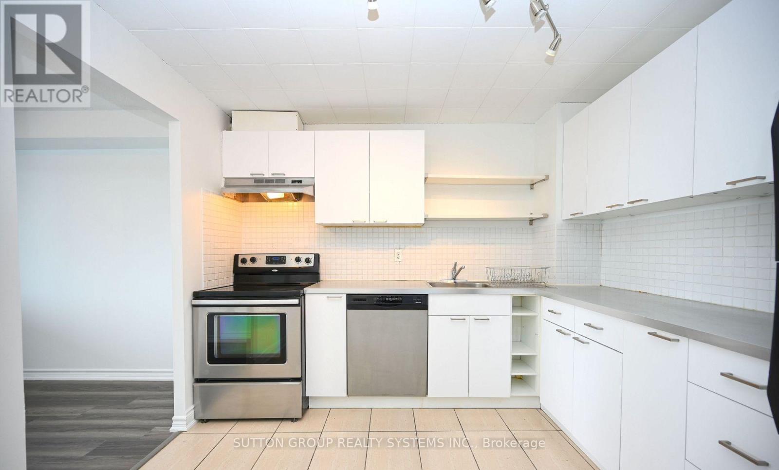 2114 - 115 Hillcrest Avenue, Mississauga, Ontario  L5B 3Y9 - Photo 9 - W12980792