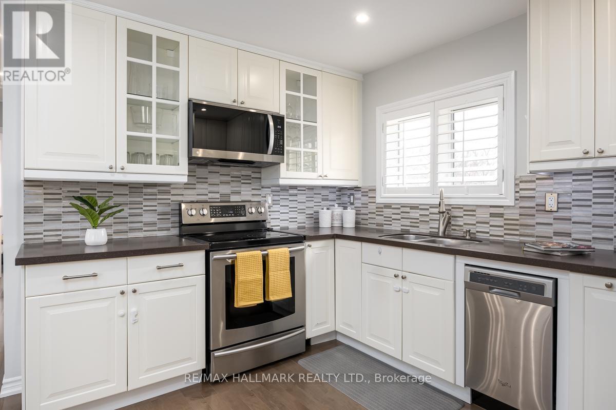 84 Delma Drive, Toronto, Ontario  M8W 4P1 - Photo 10 - W12980818