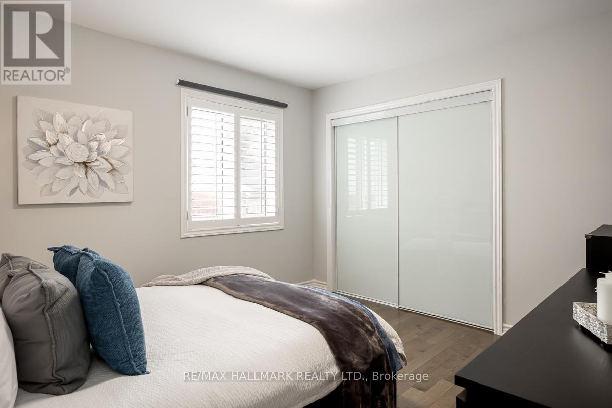 84 Delma Drive, Toronto, Ontario  M8W 4P1 - Photo 11 - W12980818