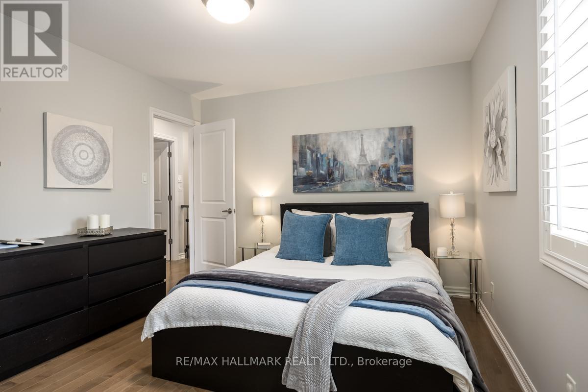 84 Delma Drive, Toronto, Ontario  M8W 4P1 - Photo 12 - W12980818