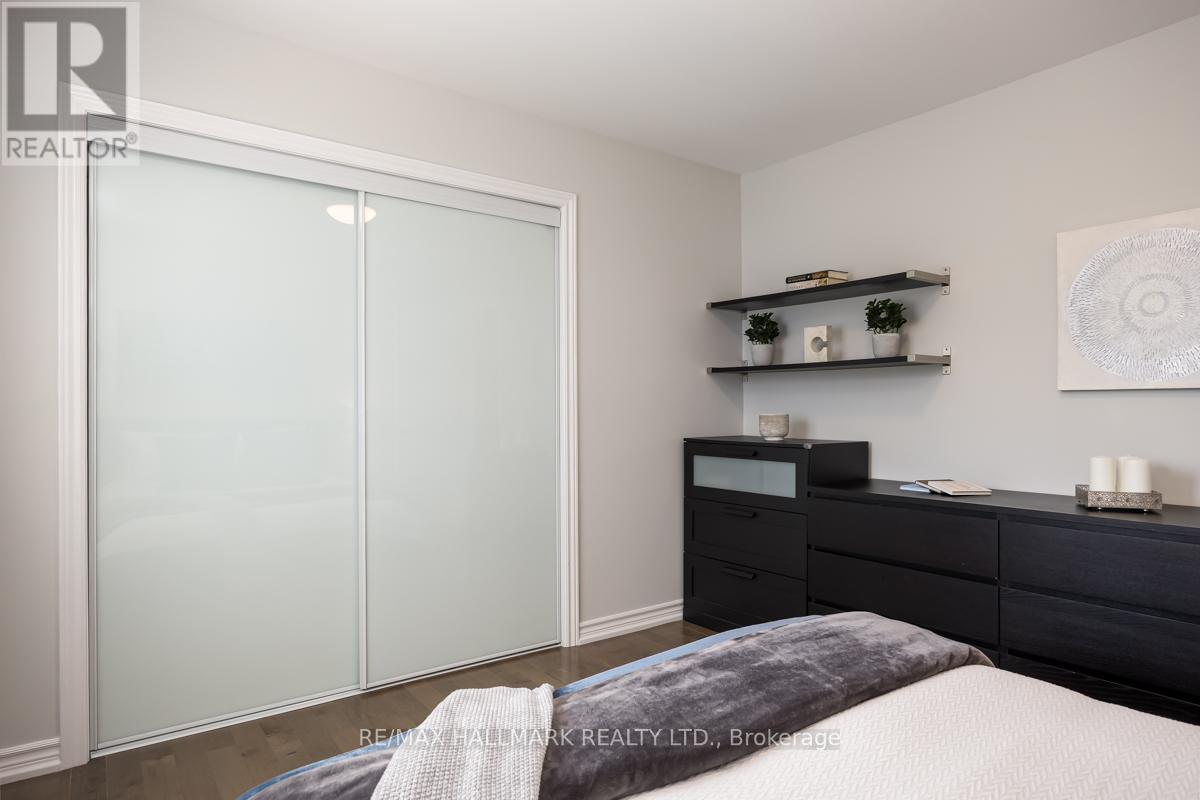 84 Delma Drive, Toronto, Ontario  M8W 4P1 - Photo 13 - W12980818