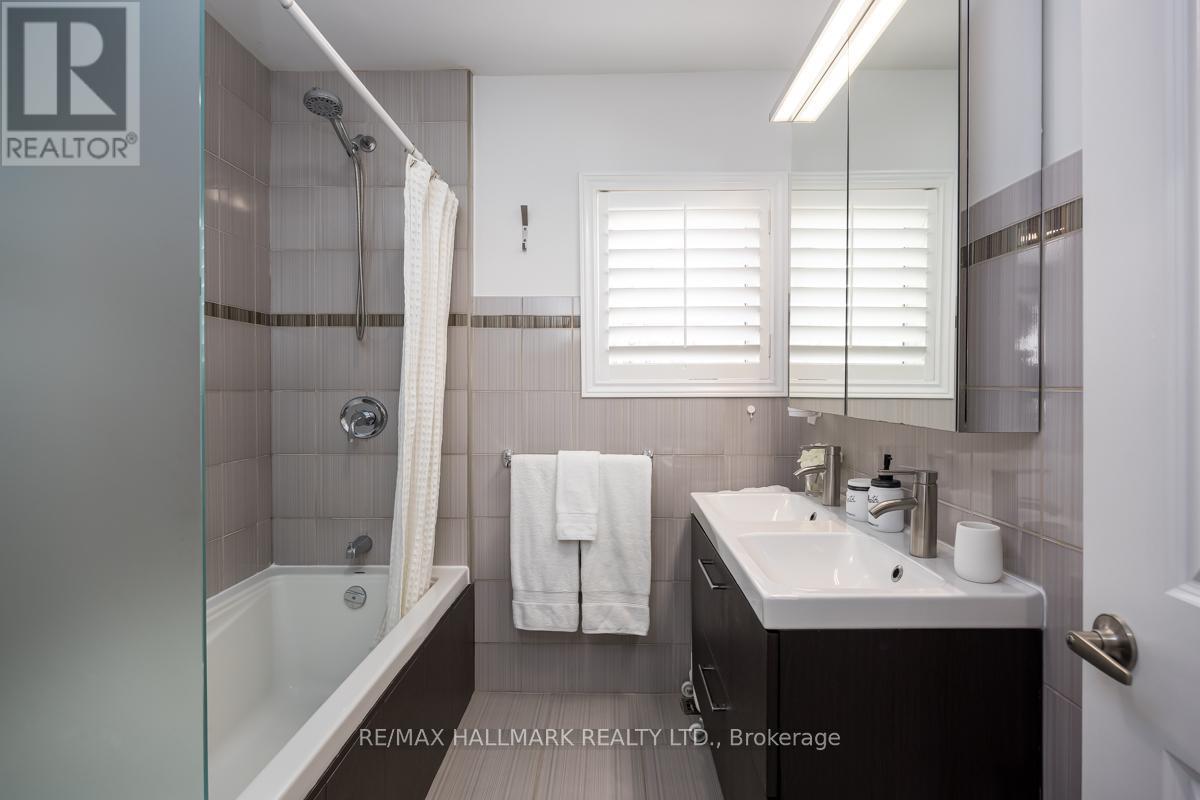 84 Delma Drive, Toronto, Ontario  M8W 4P1 - Photo 17 - W12980818