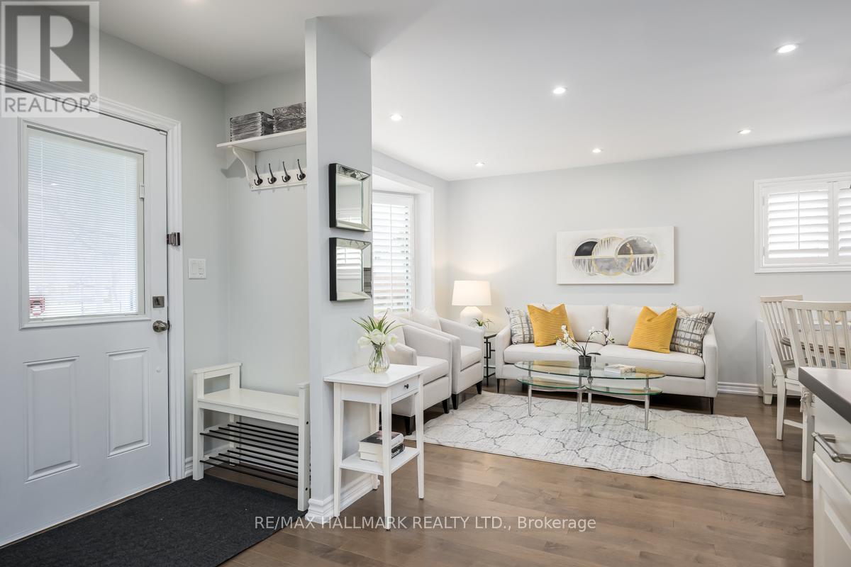 84 Delma Drive, Toronto, Ontario  M8W 4P1 - Photo 2 - W12980818