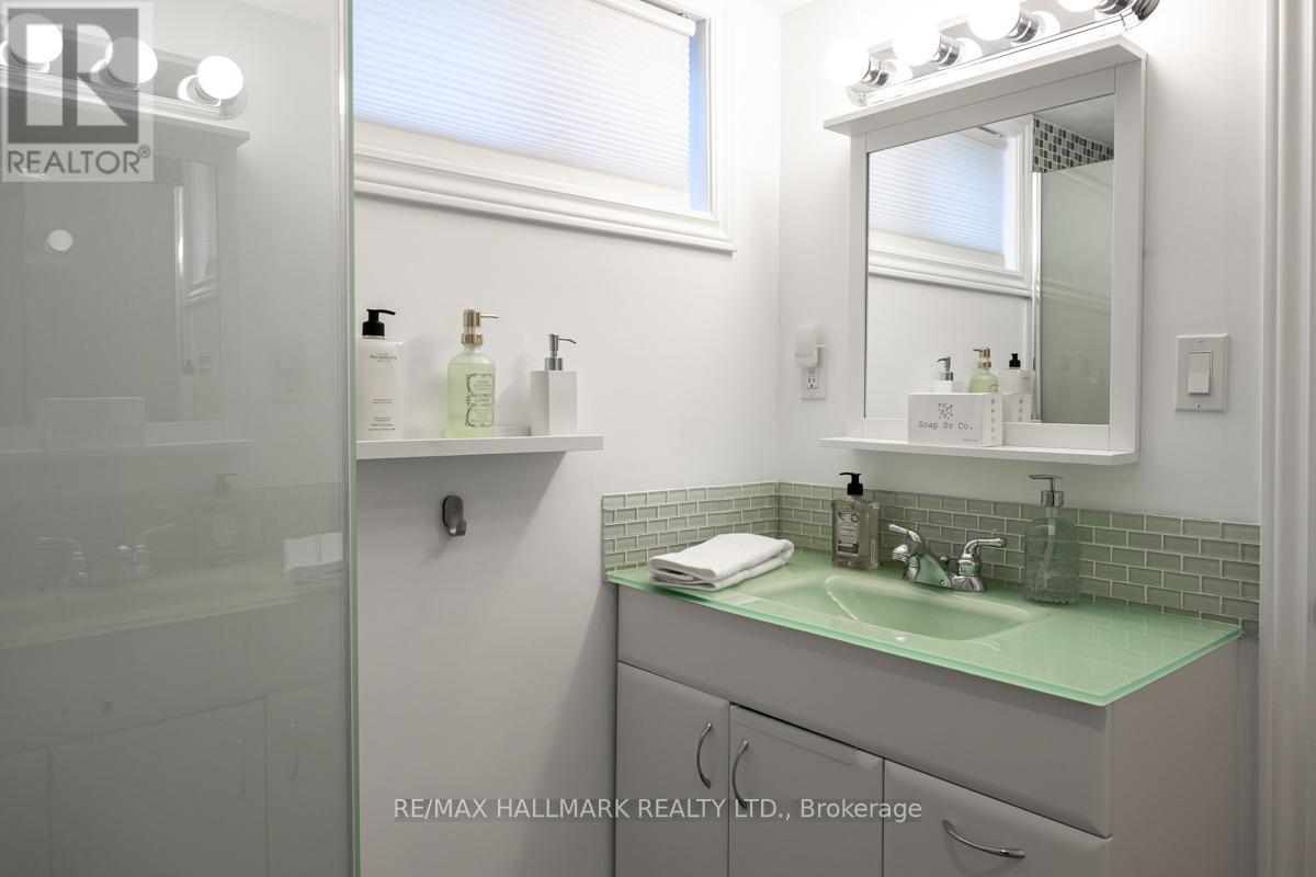 84 Delma Drive, Toronto, Ontario  M8W 4P1 - Photo 21 - W12980818