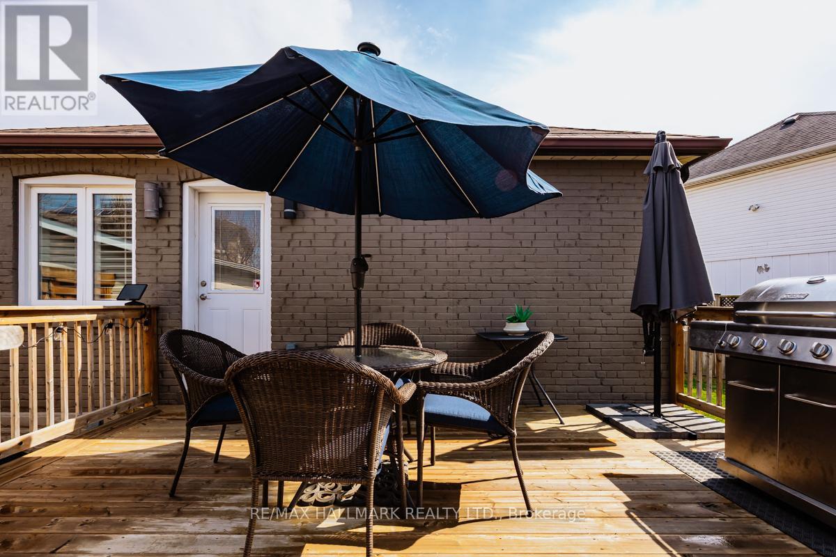 84 Delma Drive, Toronto, Ontario  M8W 4P1 - Photo 33 - W12980818