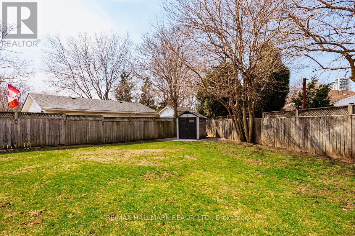 84 Delma Drive, Toronto, Ontario  M8W 4P1 - Photo 35 - W12980818