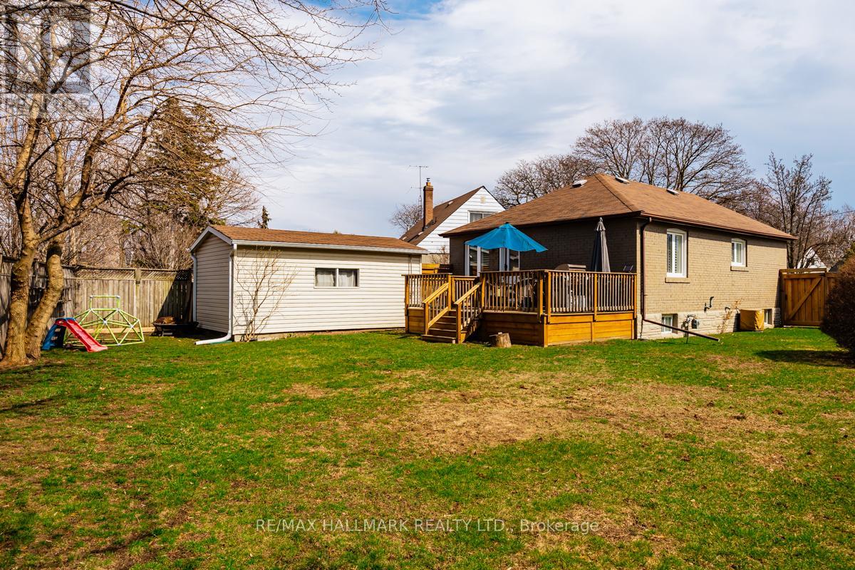 84 Delma Drive, Toronto, Ontario  M8W 4P1 - Photo 37 - W12980818