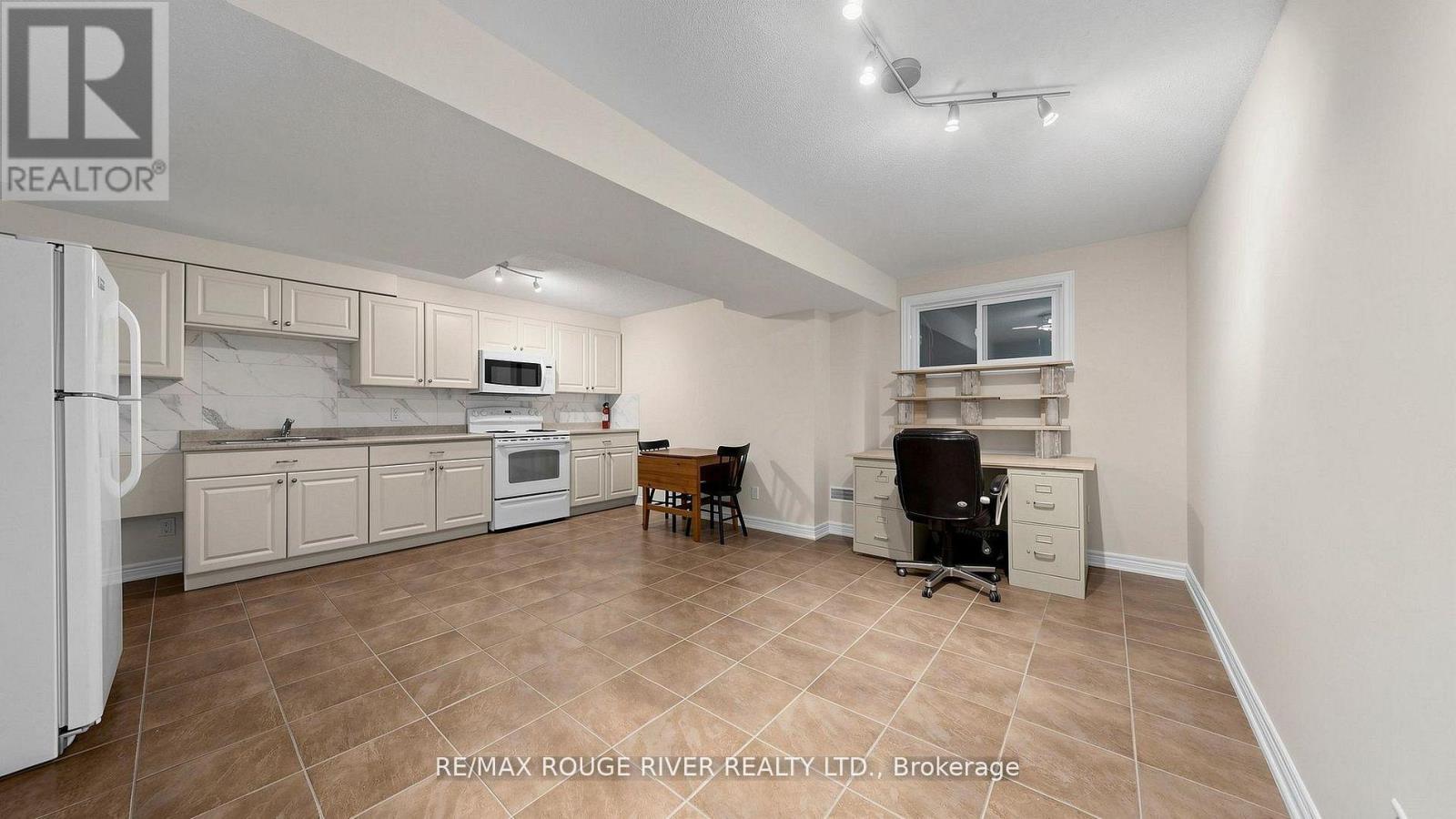 186 Brandon Avenue, Toronto, Ontario  M6H 4H2 - Photo 27 - W12975762