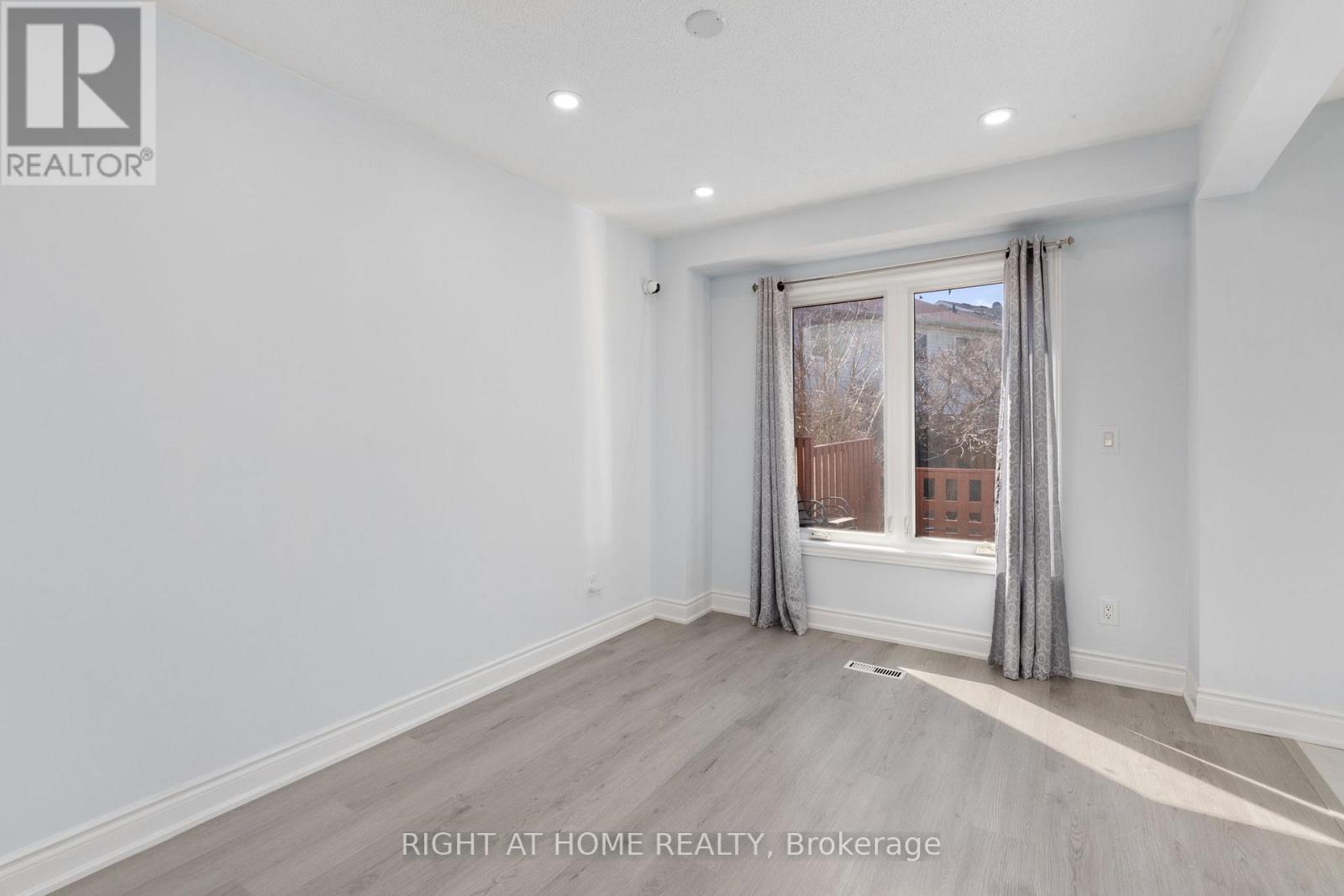 100 - 2350 Grand Ravine Drive, Oakville, Ontario  L6H 6E2 - Photo 14 - W12979314