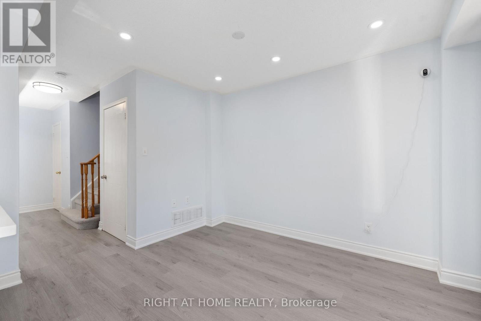 100 - 2350 Grand Ravine Drive, Oakville, Ontario  L6H 6E2 - Photo 18 - W12979314