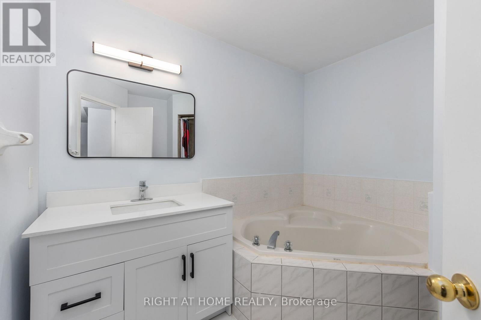 100 - 2350 Grand Ravine Drive, Oakville, Ontario  L6H 6E2 - Photo 23 - W12979314