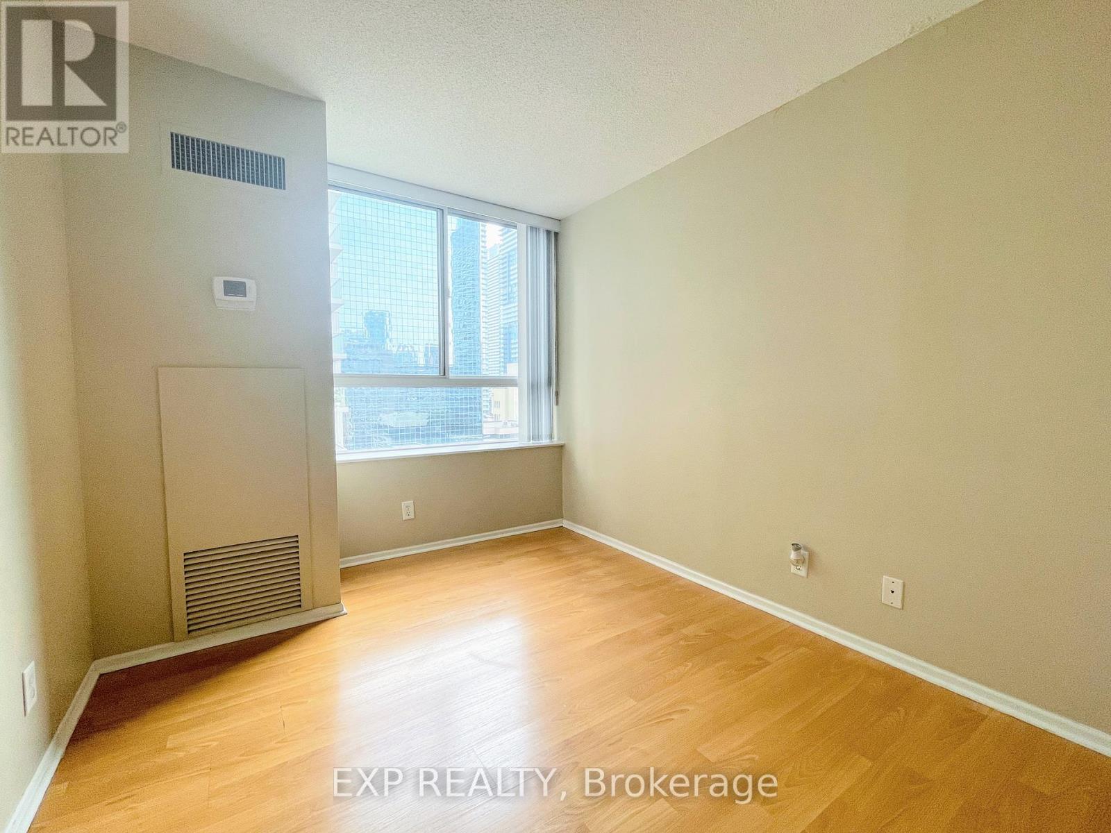 1910 - 717 Bay Street, Toronto, Ontario  M5G 2J9 - Photo 11 - C12980910