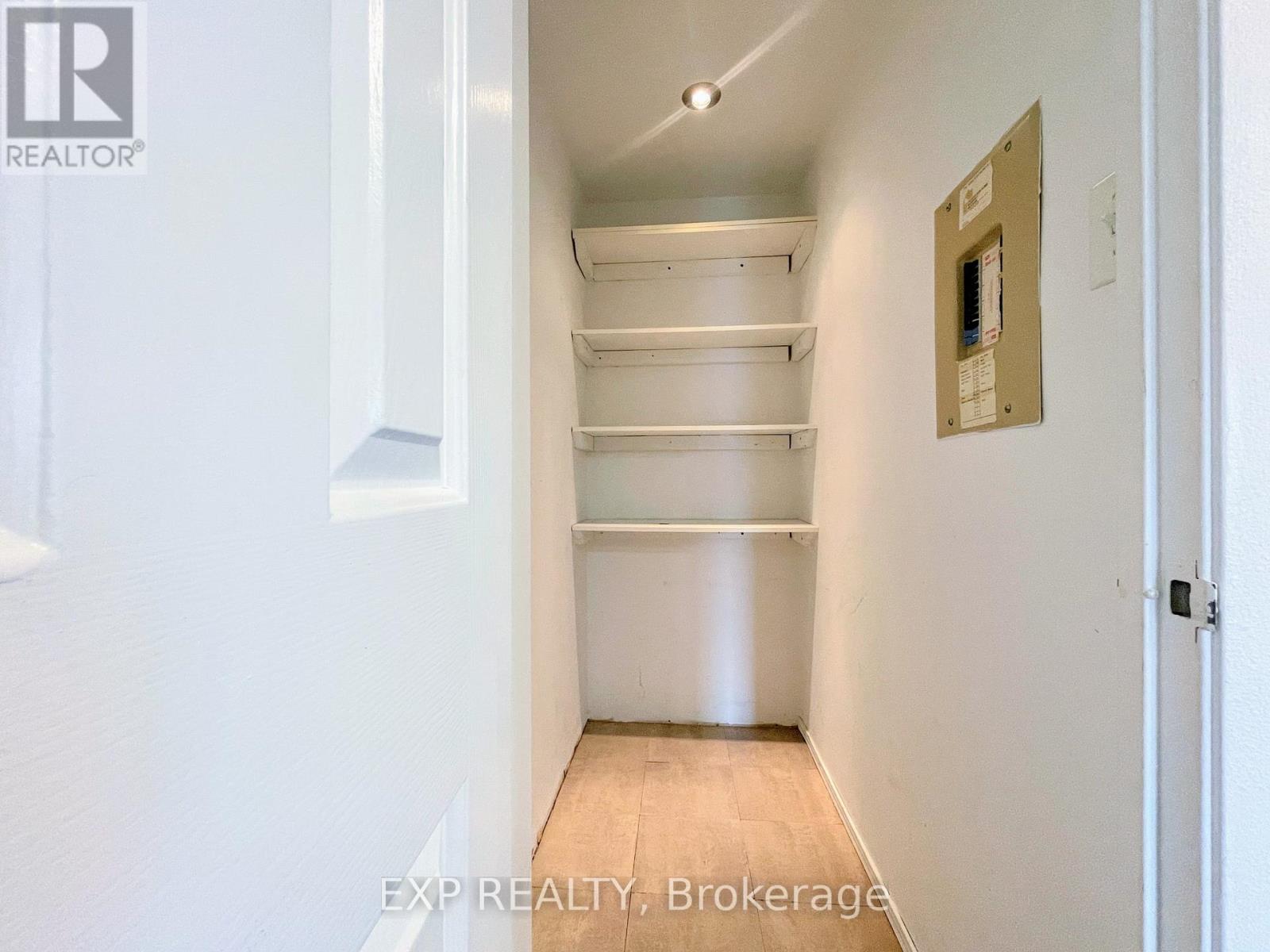 1910 - 717 Bay Street, Toronto, Ontario  M5G 2J9 - Photo 18 - C12980910