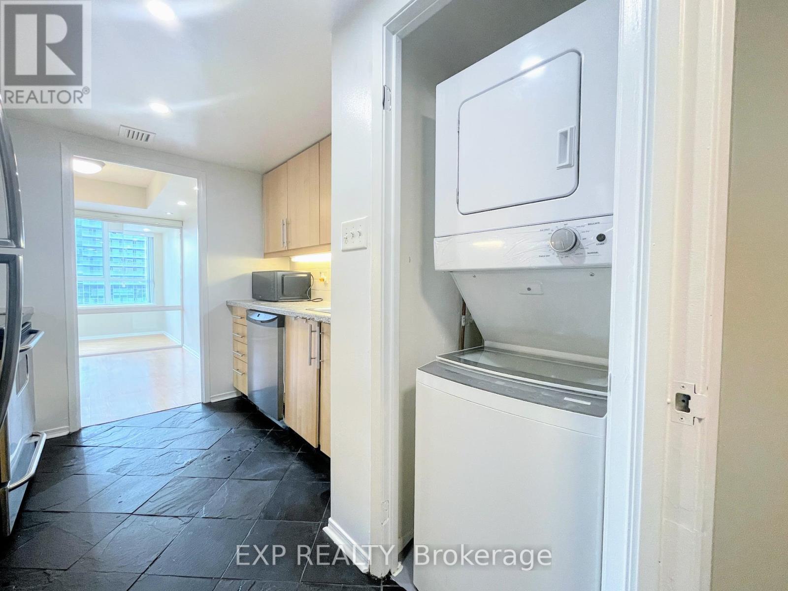 1910 - 717 Bay Street, Toronto, Ontario  M5G 2J9 - Photo 19 - C12980910