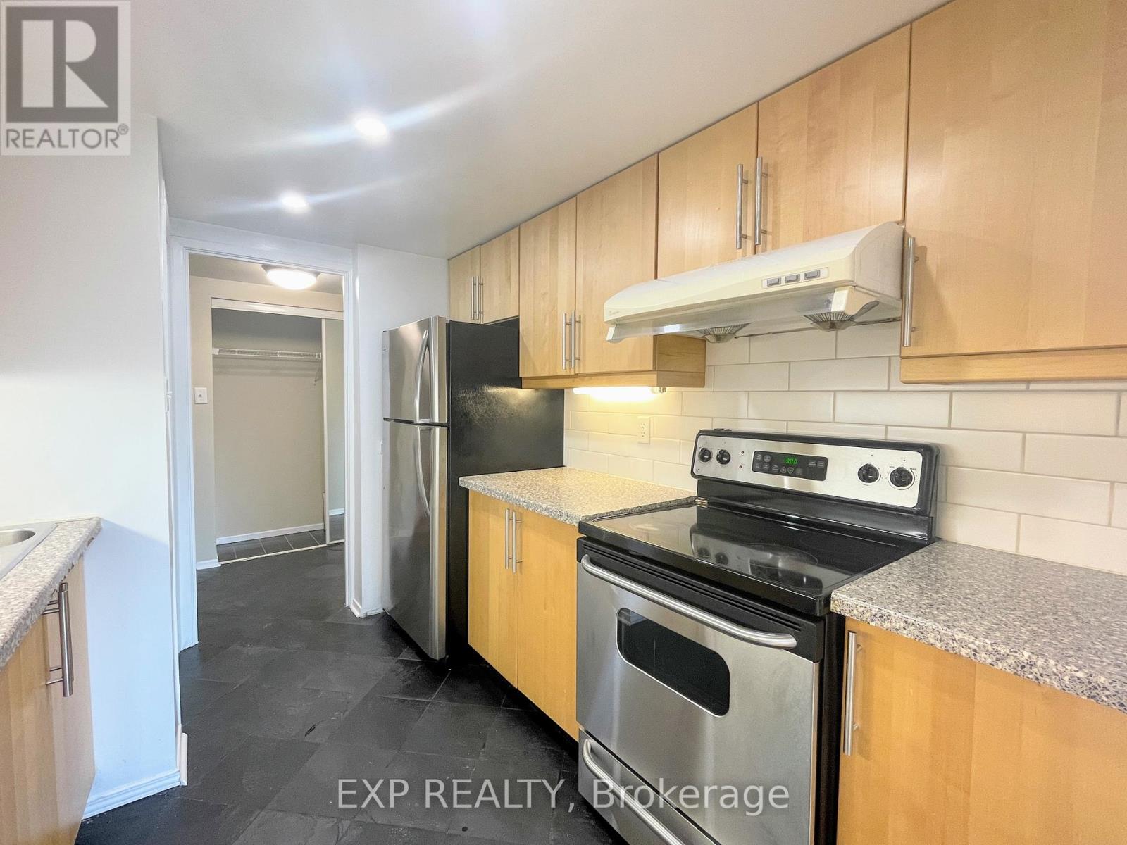 1910 - 717 Bay Street, Toronto, Ontario  M5G 2J9 - Photo 4 - C12980910