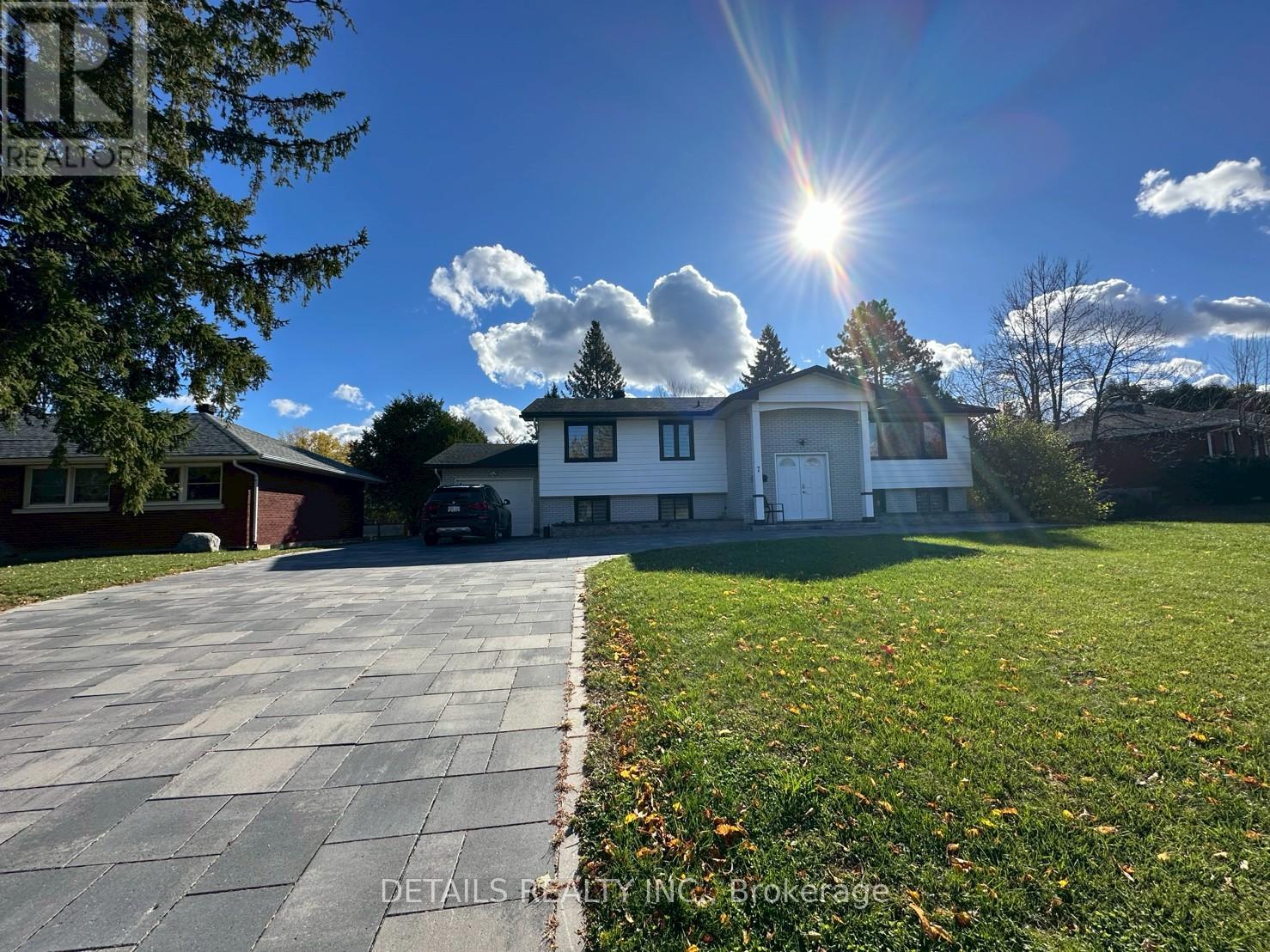 7 Kerry Crescent, Ottawa, Ontario  K2E 5V7 - Photo 2 - X12980874