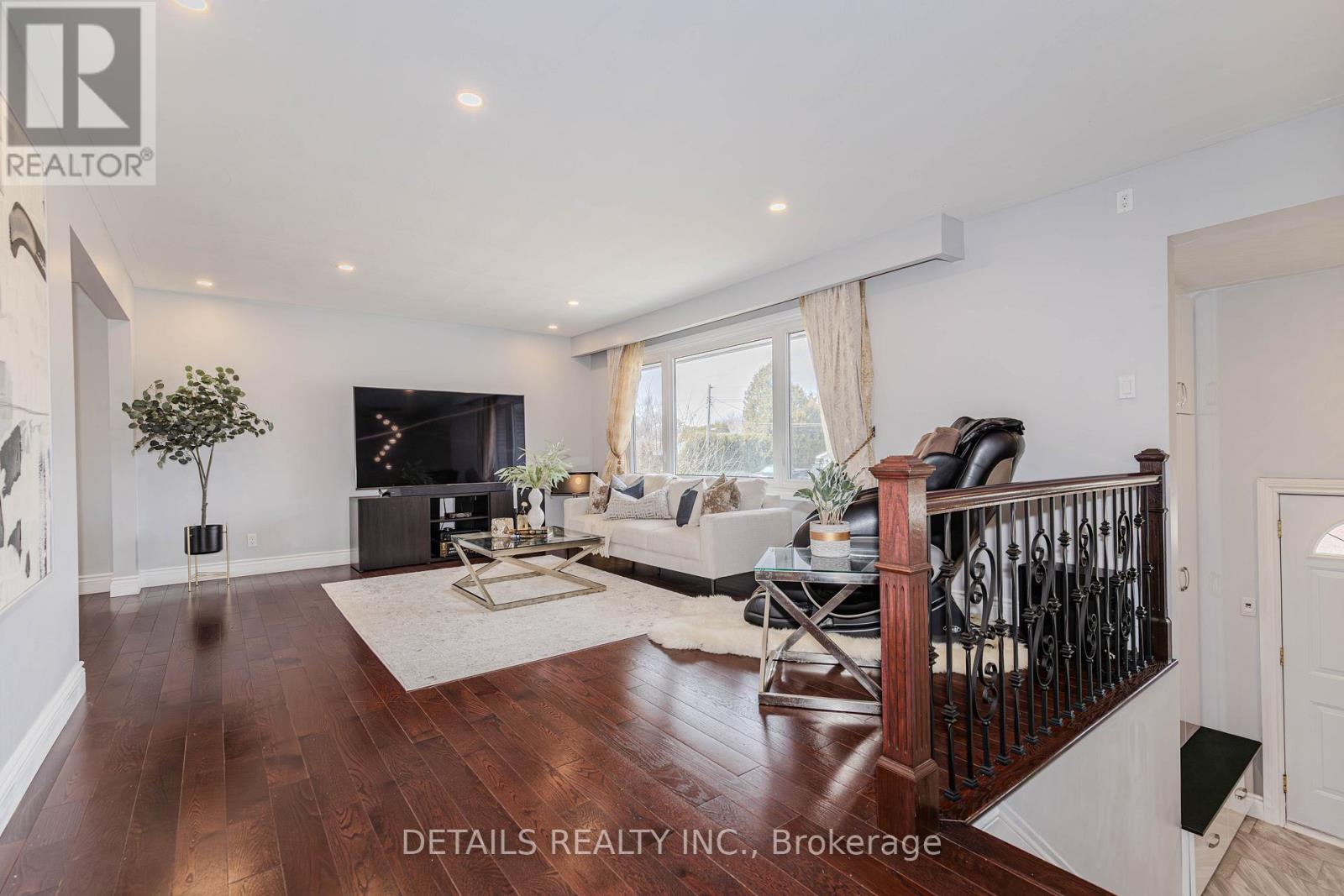 7 Kerry Crescent, Ottawa, Ontario  K2E 5V7 - Photo 5 - X12980874