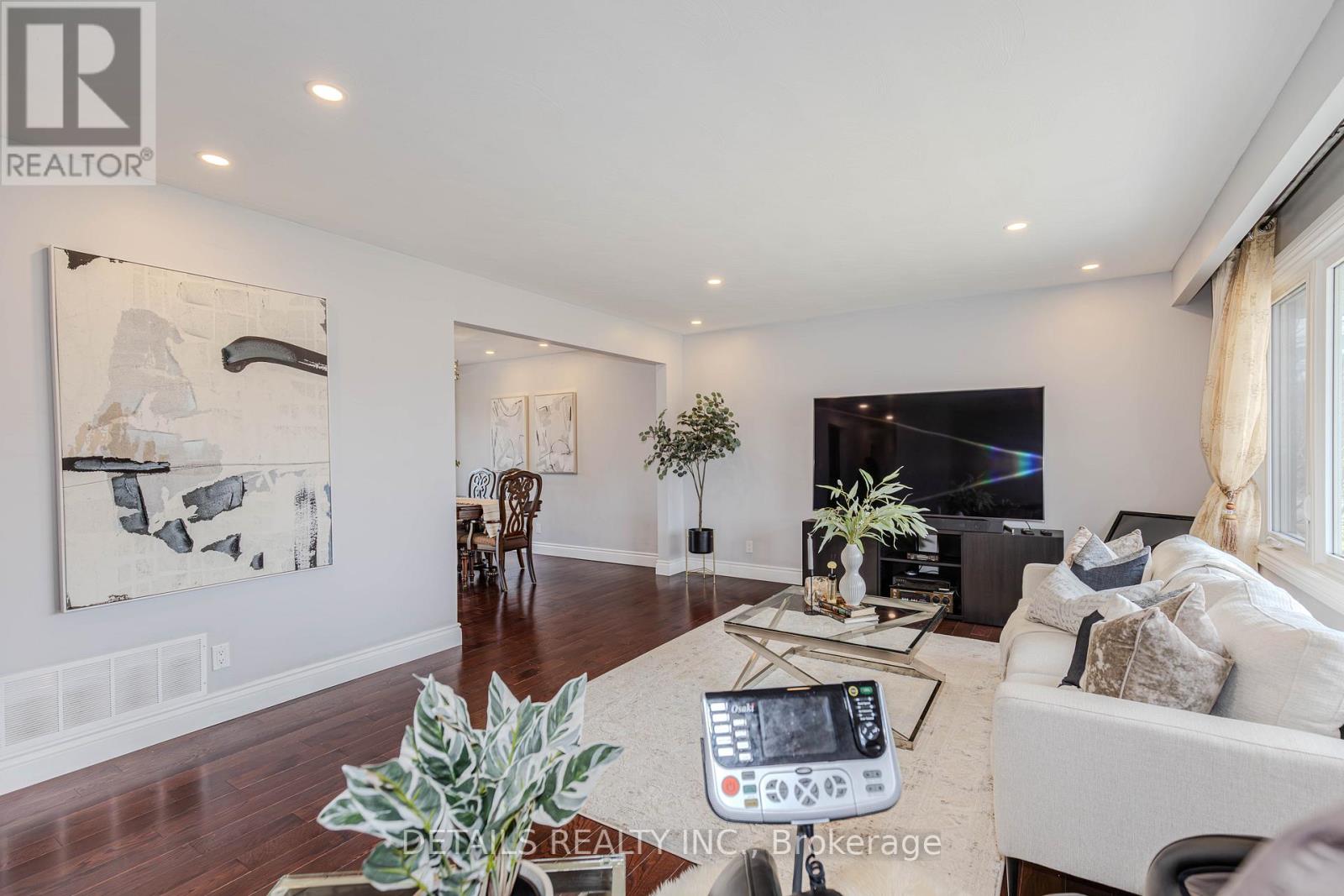 7 Kerry Crescent, Ottawa, Ontario  K2E 5V7 - Photo 6 - X12980874