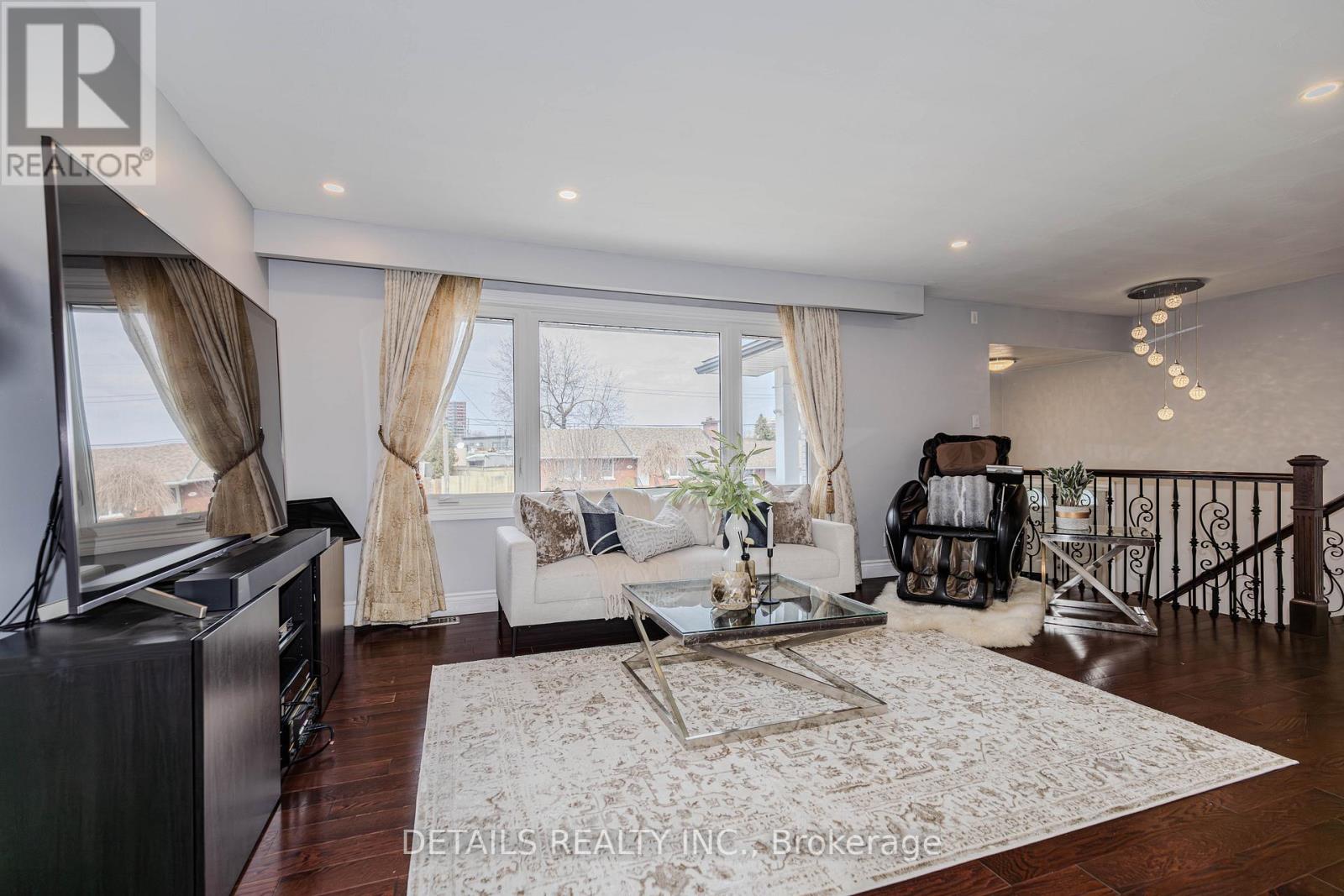 7 Kerry Crescent, Ottawa, Ontario  K2E 5V7 - Photo 7 - X12980874