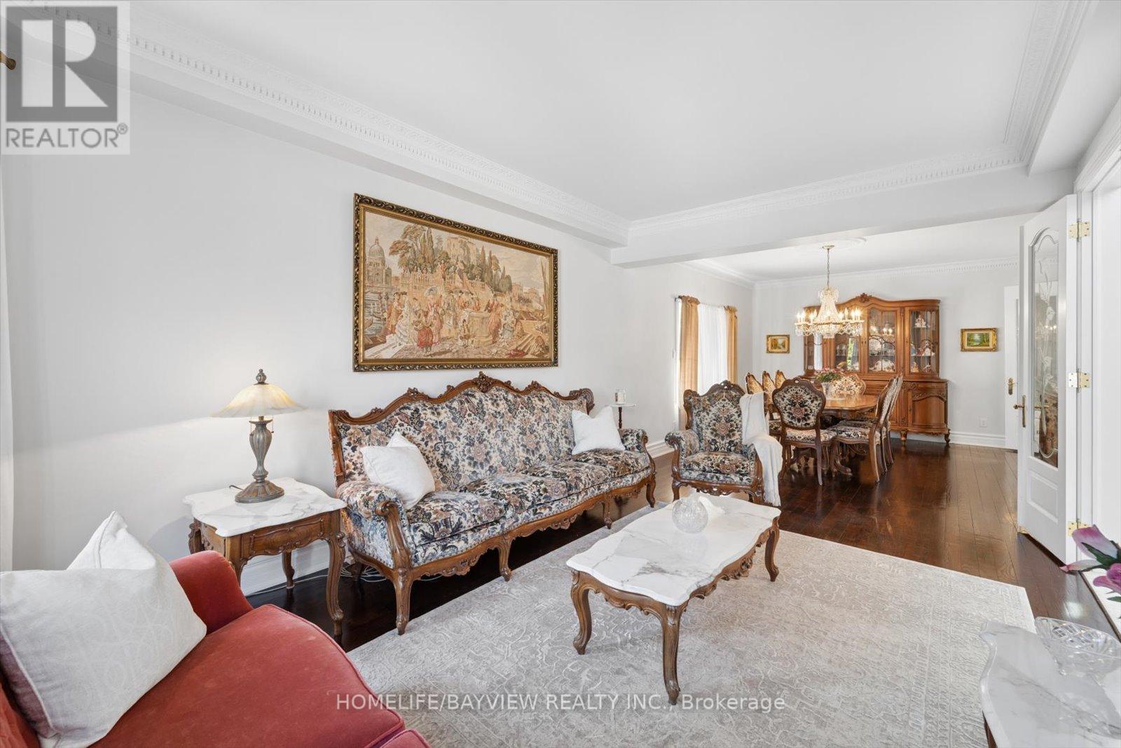 11 Sorrento Drive, Richmond Hill, Ontario  L4C 0J8 - Photo 11 - N12980896