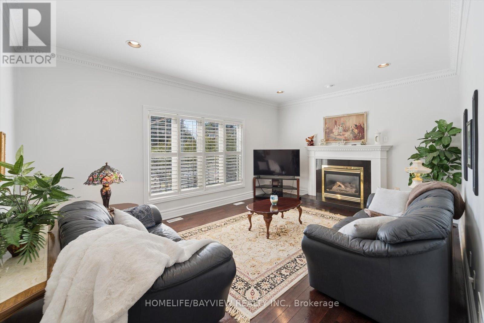 11 Sorrento Drive, Richmond Hill, Ontario  L4C 0J8 - Photo 21 - N12980896