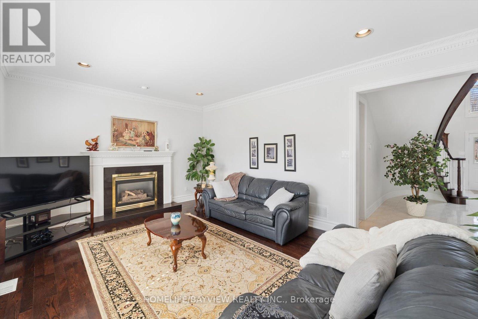 11 Sorrento Drive, Richmond Hill, Ontario  L4C 0J8 - Photo 22 - N12980896