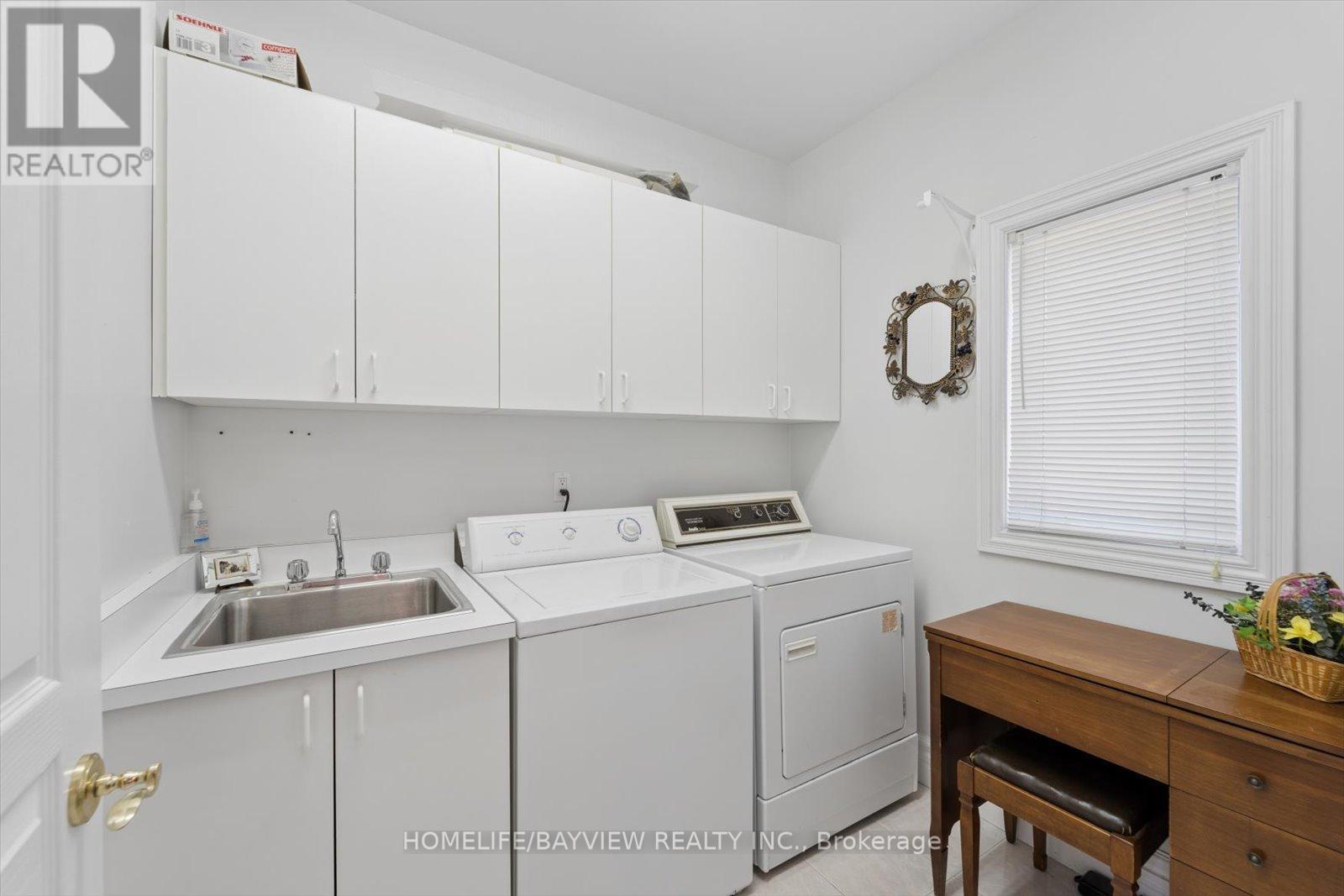 11 Sorrento Drive, Richmond Hill, Ontario  L4C 0J8 - Photo 25 - N12980896