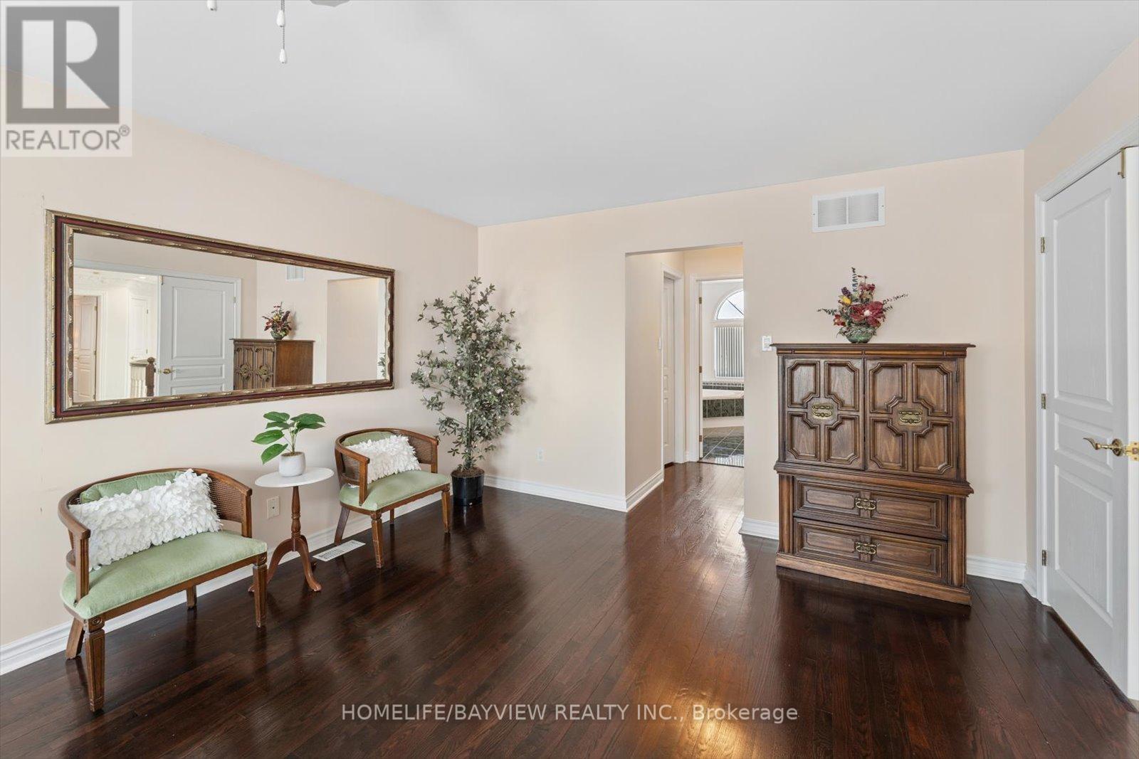 11 Sorrento Drive, Richmond Hill, Ontario  L4C 0J8 - Photo 29 - N12980896