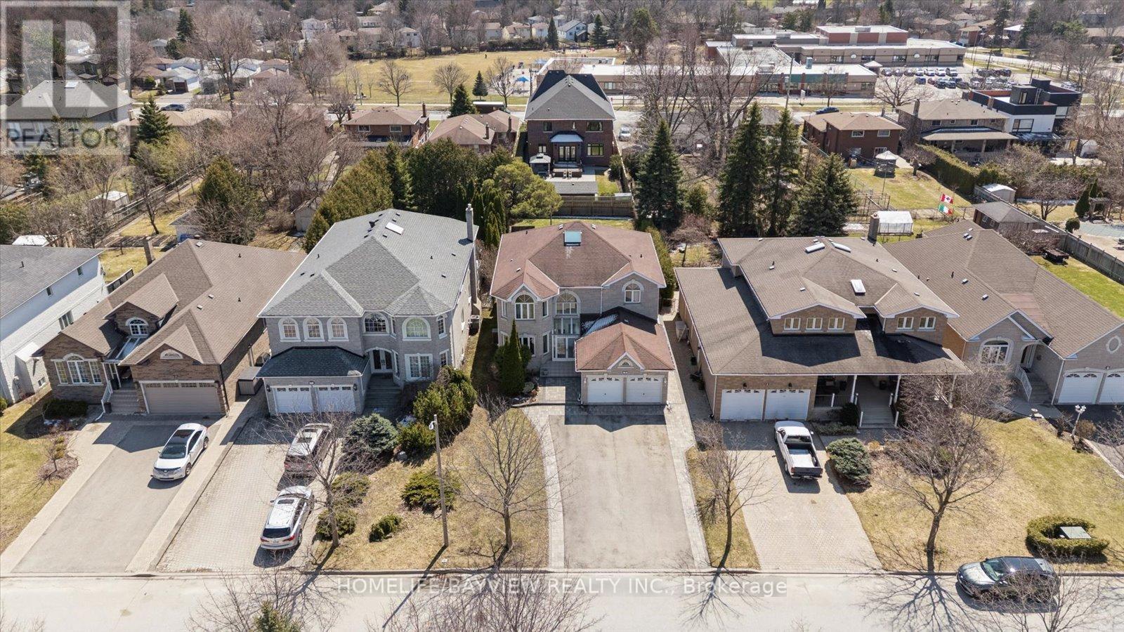 11 Sorrento Drive, Richmond Hill, Ontario  L4C 0J8 - Photo 3 - N12980896