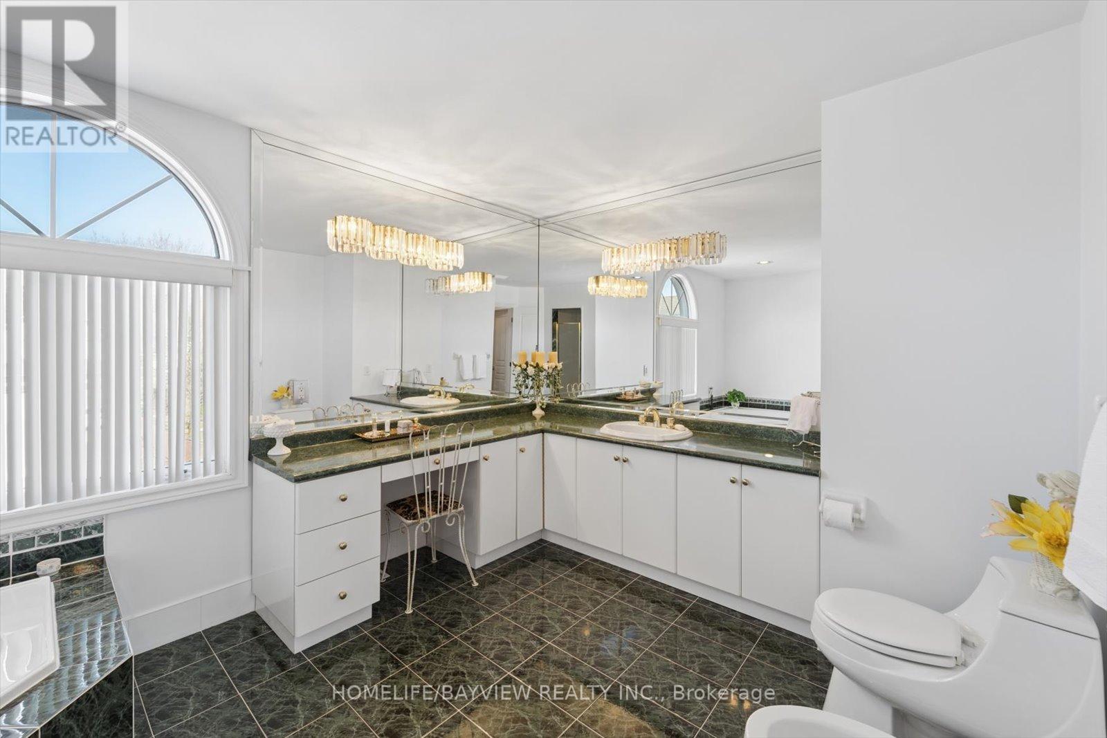 11 Sorrento Drive, Richmond Hill, Ontario  L4C 0J8 - Photo 30 - N12980896