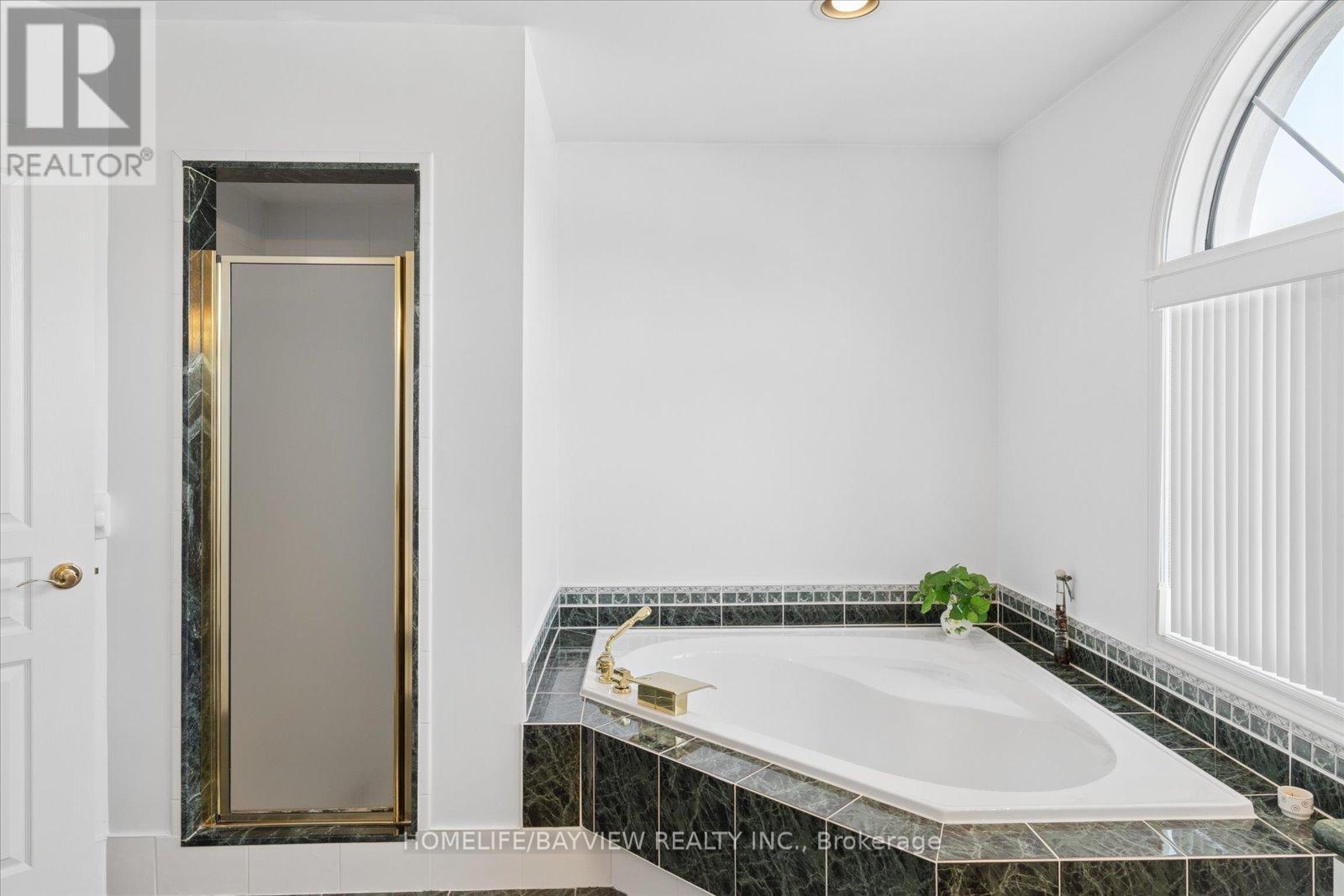 11 Sorrento Drive, Richmond Hill, Ontario  L4C 0J8 - Photo 31 - N12980896