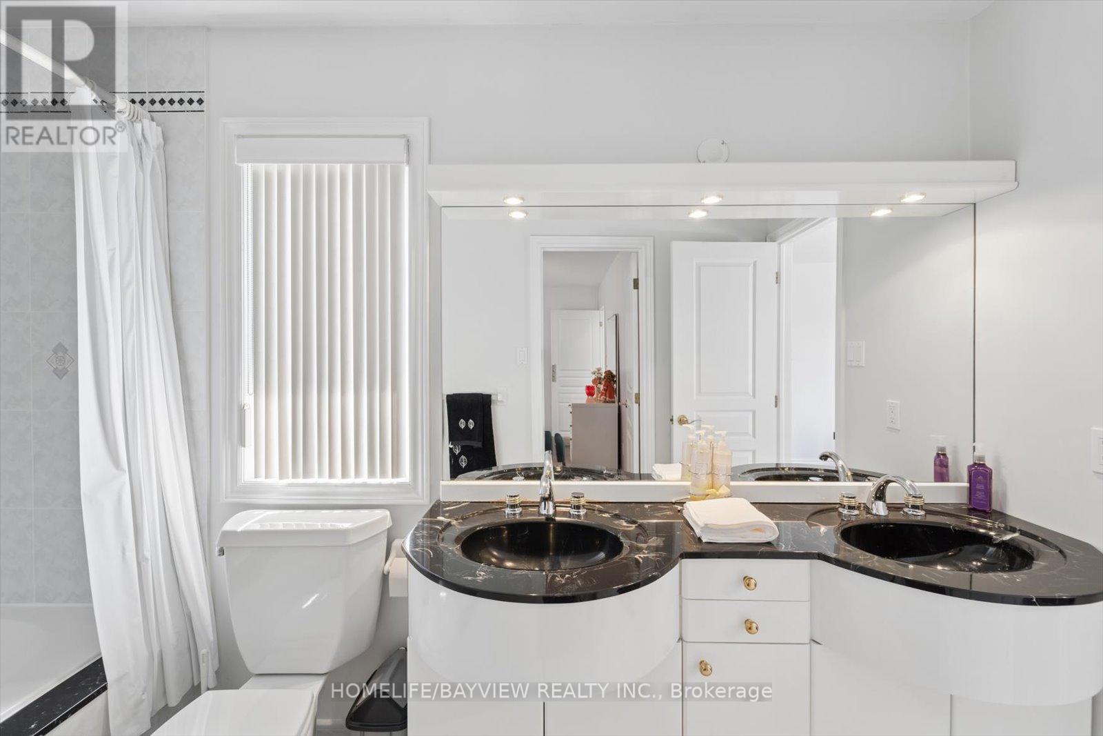 11 Sorrento Drive, Richmond Hill, Ontario  L4C 0J8 - Photo 33 - N12980896