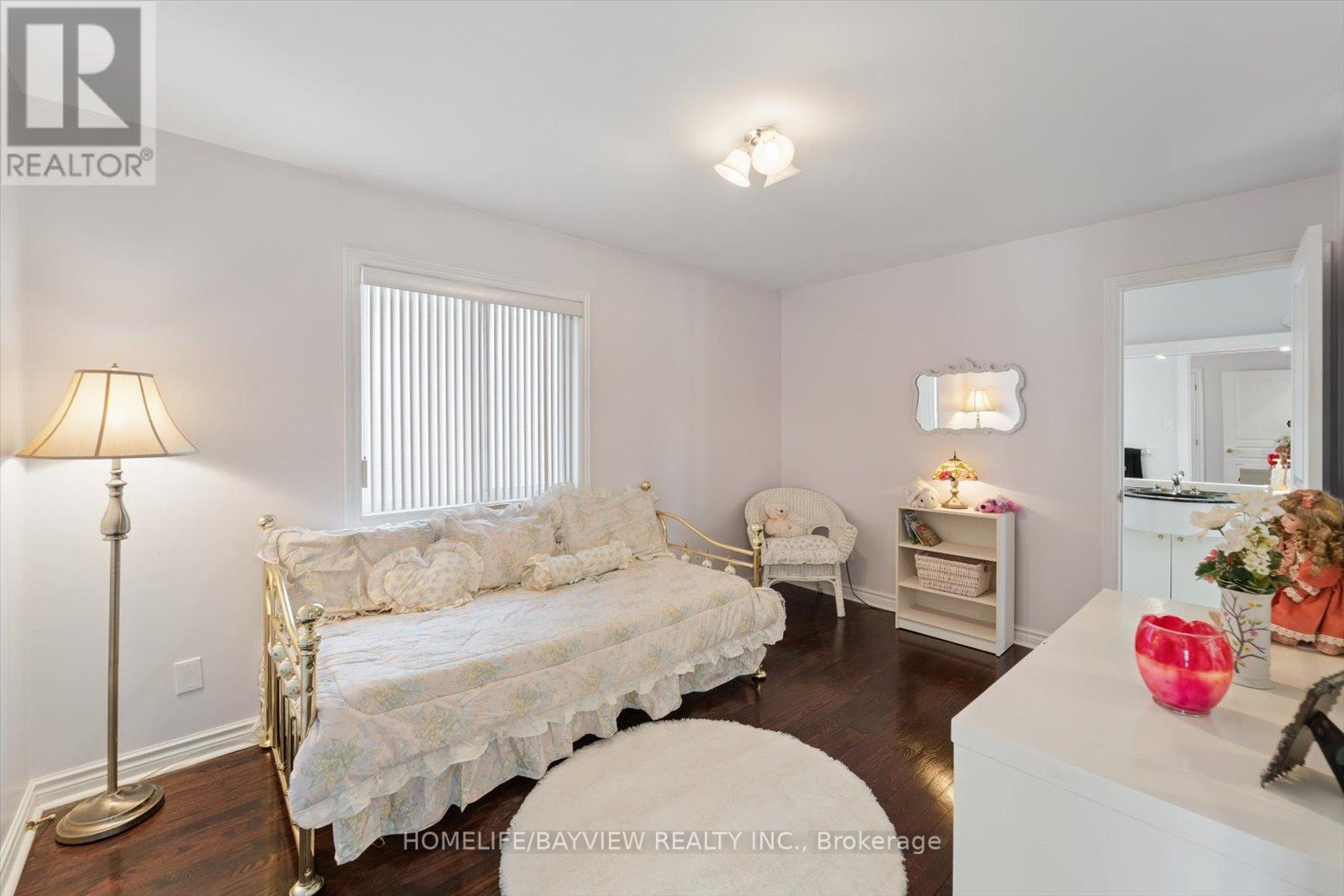 11 Sorrento Drive, Richmond Hill, Ontario  L4C 0J8 - Photo 34 - N12980896