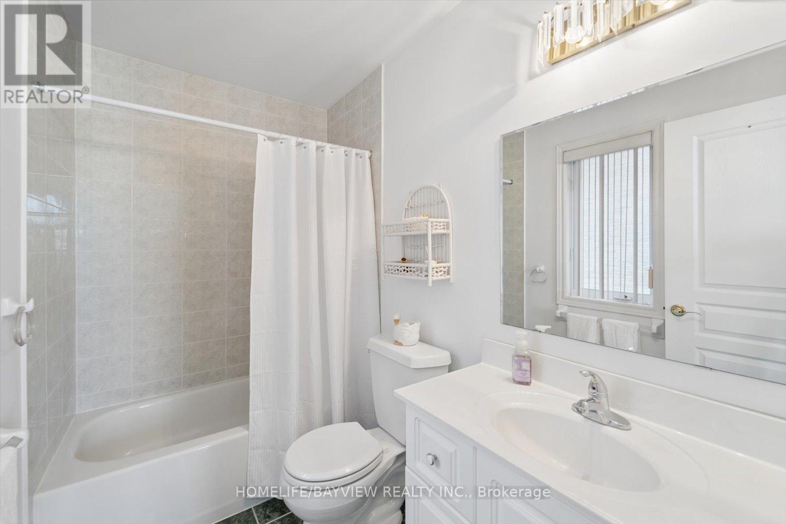 11 Sorrento Drive, Richmond Hill, Ontario  L4C 0J8 - Photo 37 - N12980896