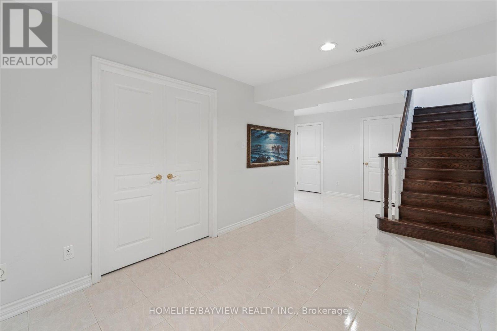 11 Sorrento Drive, Richmond Hill, Ontario  L4C 0J8 - Photo 38 - N12980896