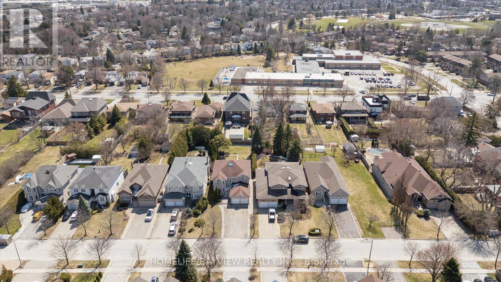 11 Sorrento Drive, Richmond Hill, Ontario  L4C 0J8 - Photo 47 - N12980896