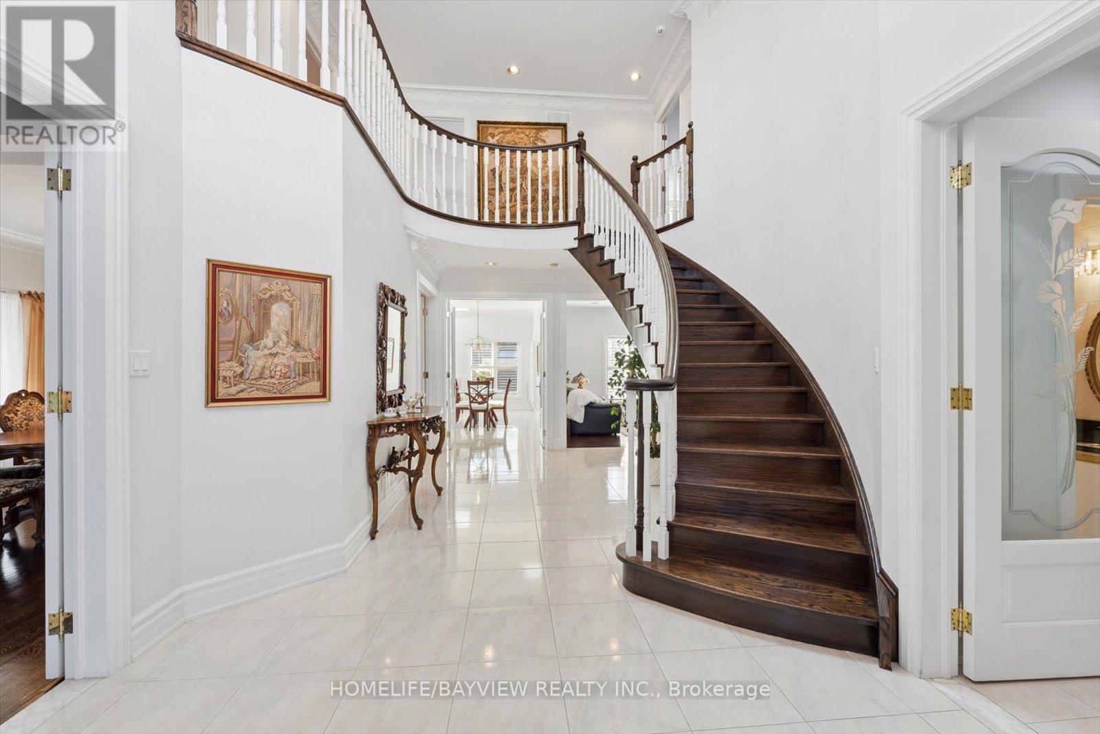 11 Sorrento Drive, Richmond Hill, Ontario  L4C 0J8 - Photo 6 - N12980896