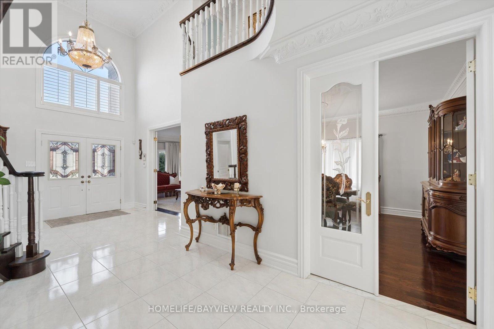 11 Sorrento Drive, Richmond Hill, Ontario  L4C 0J8 - Photo 8 - N12980896