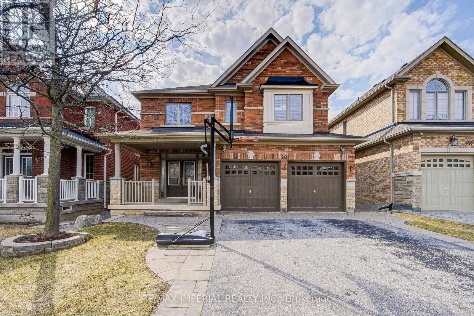 28 MANCINI CRESCENT, Richmond Hill, Ontario