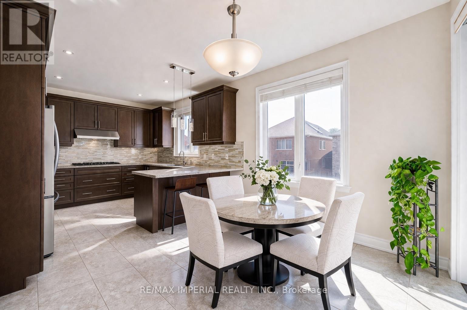 28 Mancini Crescent, Richmond Hill, Ontario  L4E 0T1 - Photo 12 - N12980928