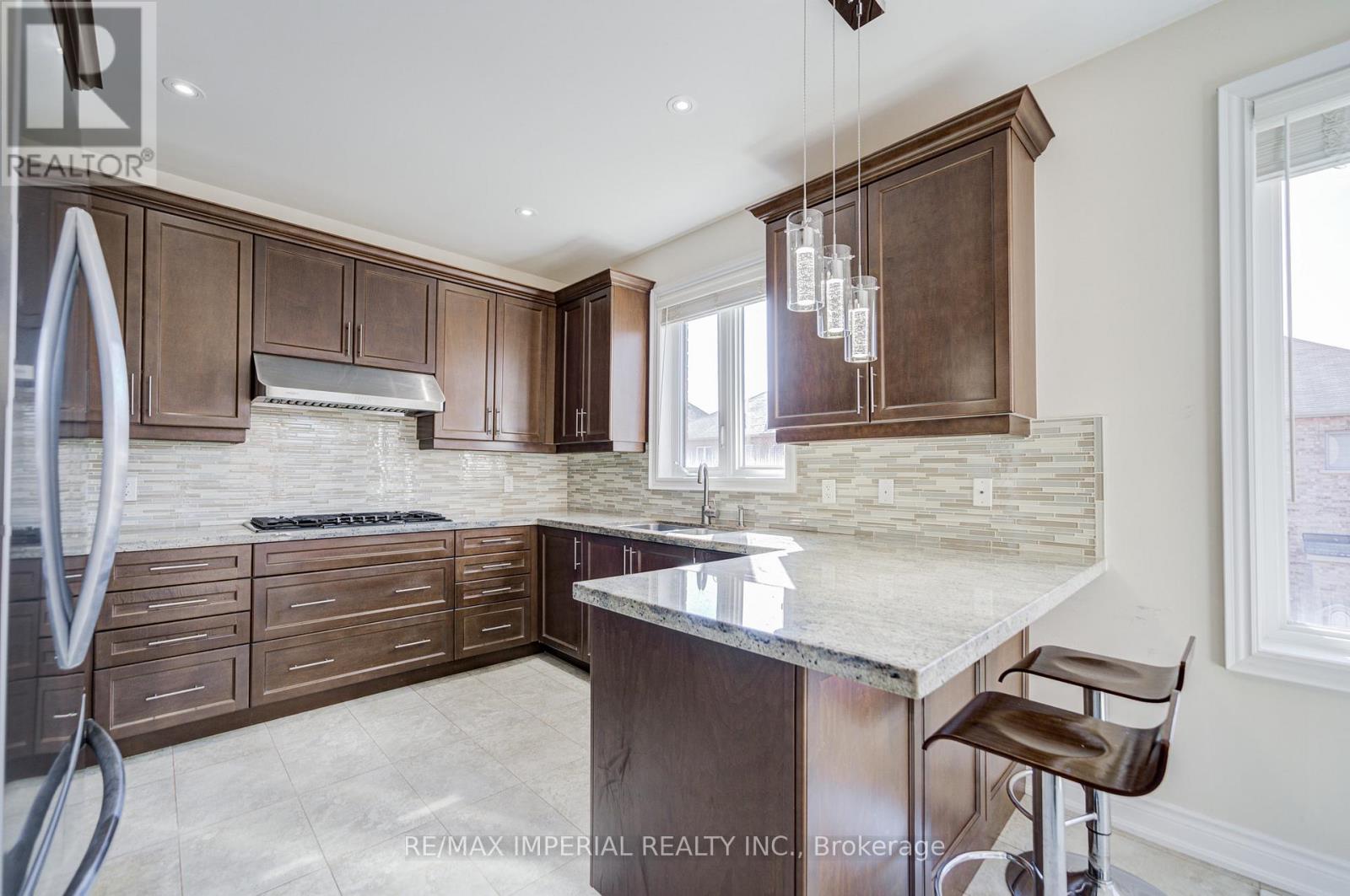 28 Mancini Crescent, Richmond Hill, Ontario  L4E 0T1 - Photo 13 - N12980928