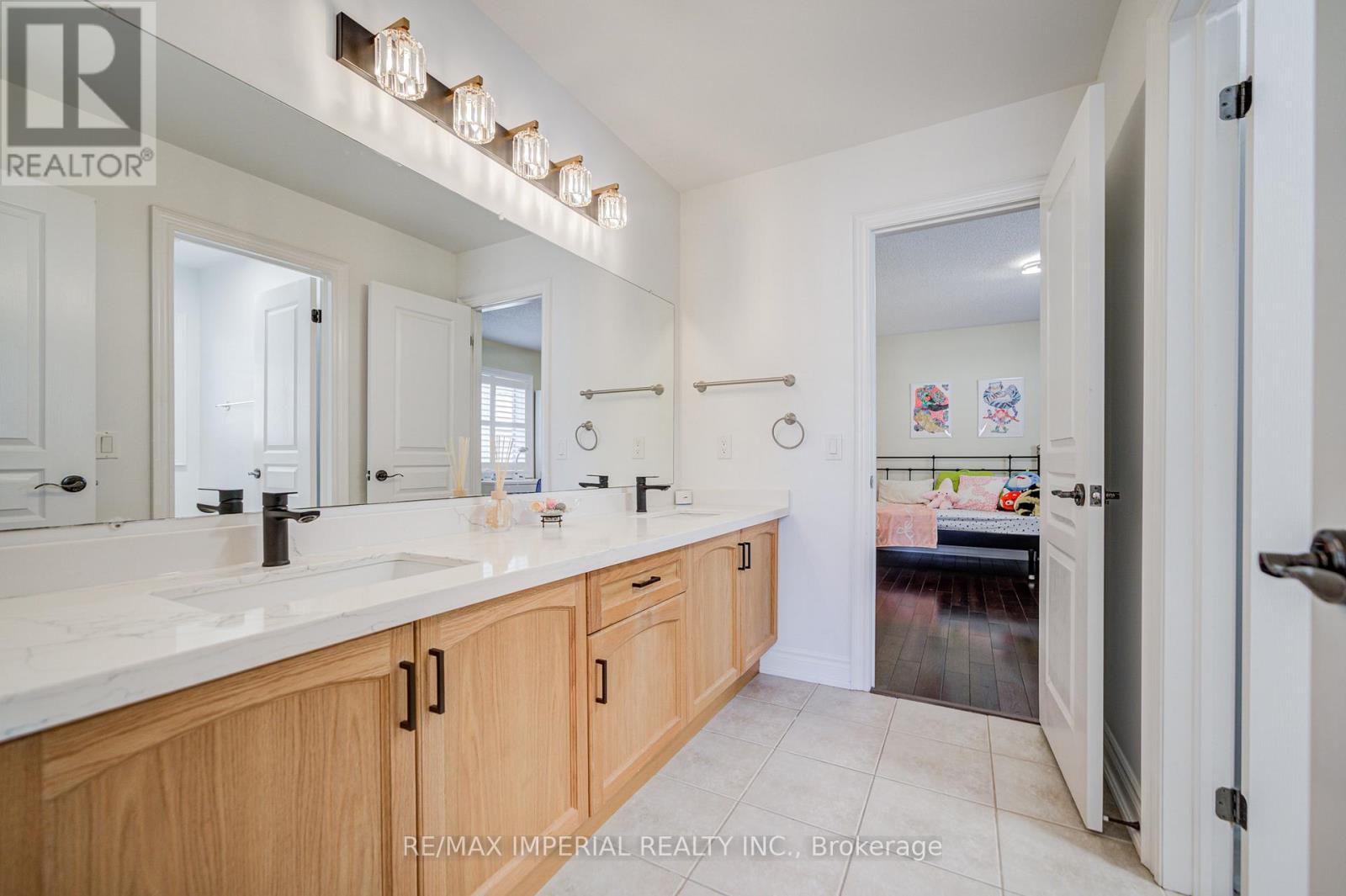 28 Mancini Crescent, Richmond Hill, Ontario  L4E 0T1 - Photo 24 - N12980928