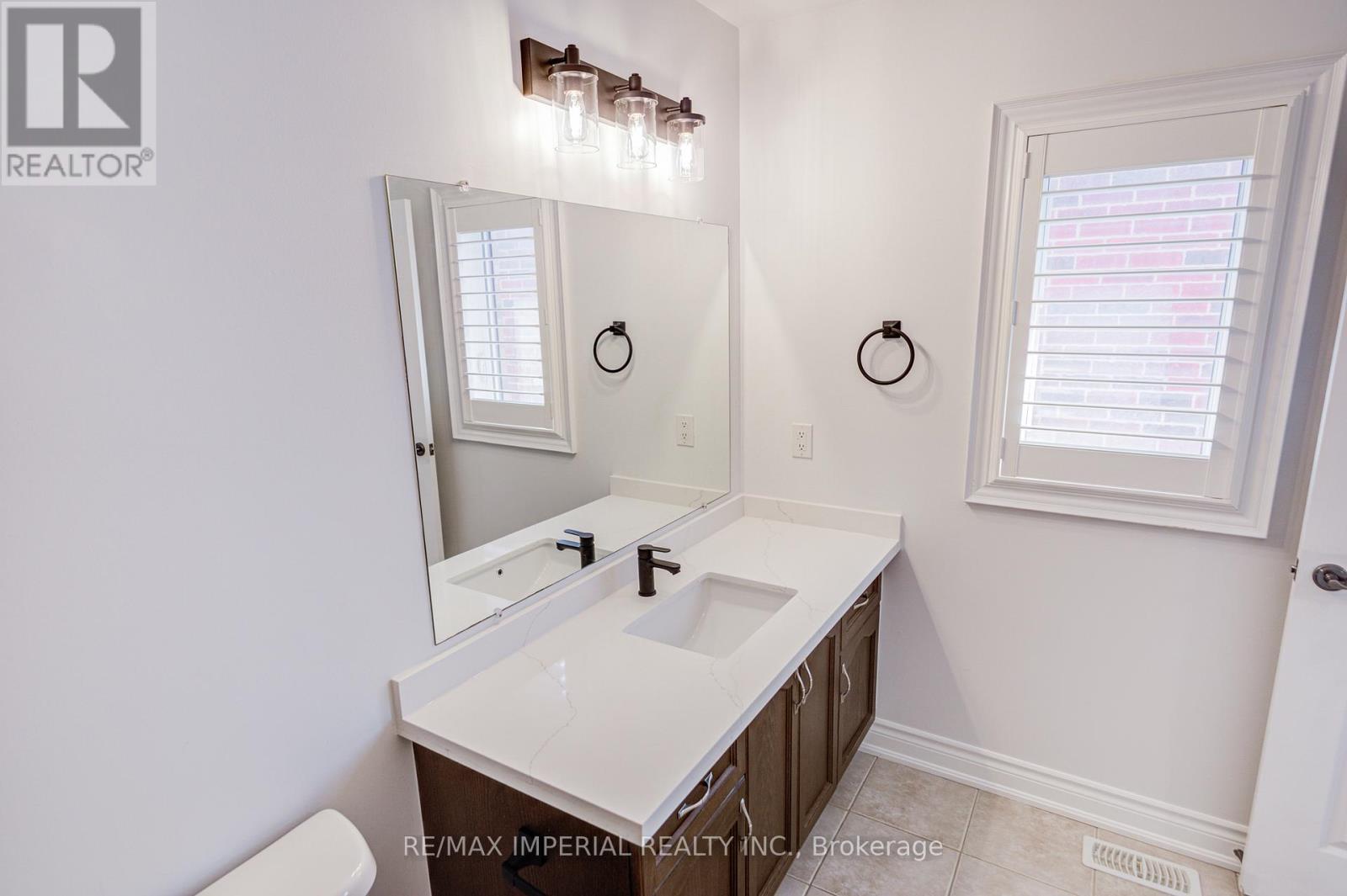 28 Mancini Crescent, Richmond Hill, Ontario  L4E 0T1 - Photo 27 - N12980928