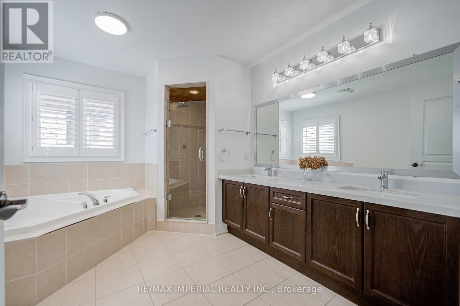 28 Mancini Crescent, Richmond Hill, Ontario  L4E 0T1 - Photo 30 - N12980928