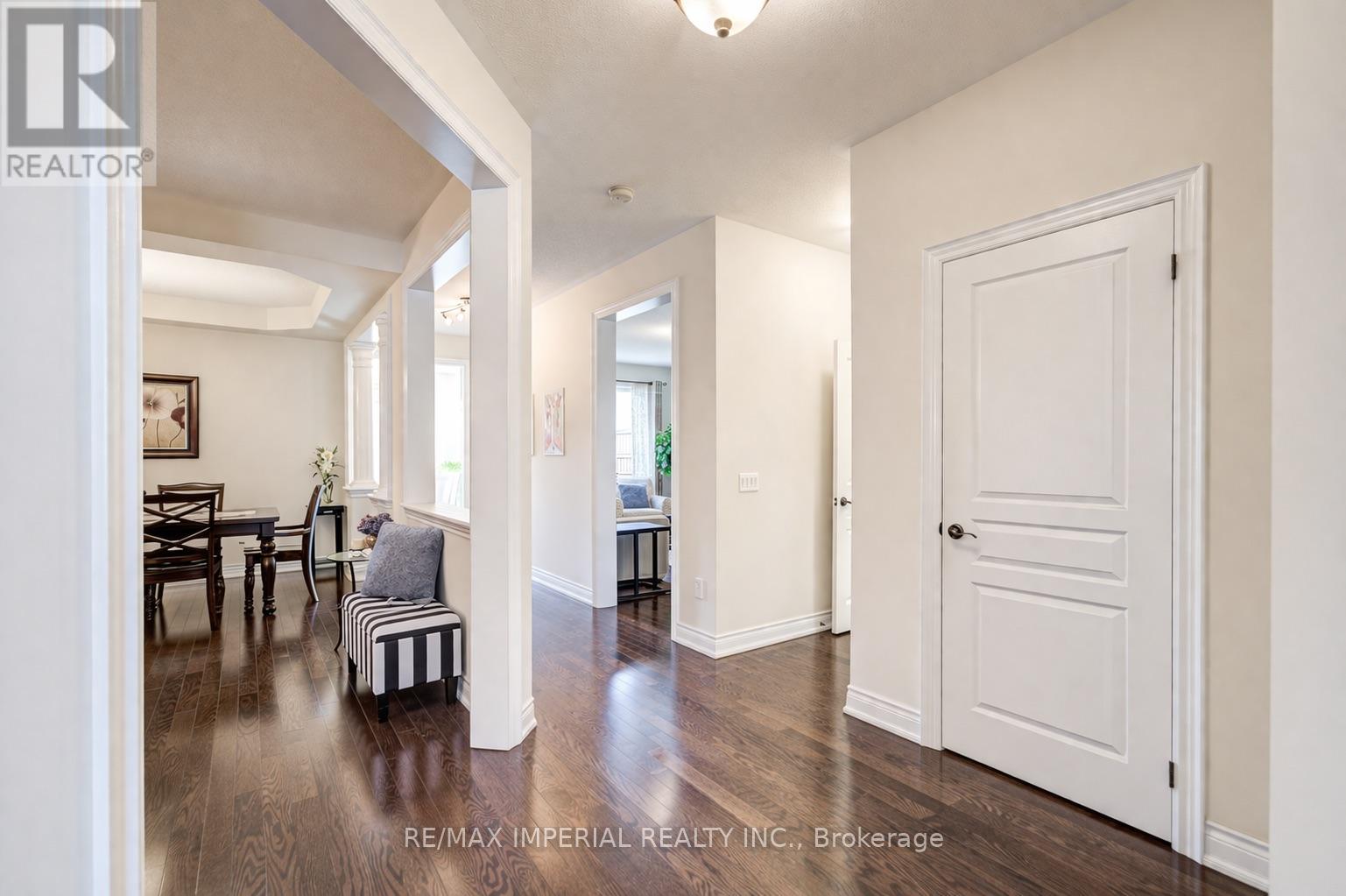 28 Mancini Crescent, Richmond Hill, Ontario  L4E 0T1 - Photo 4 - N12980928