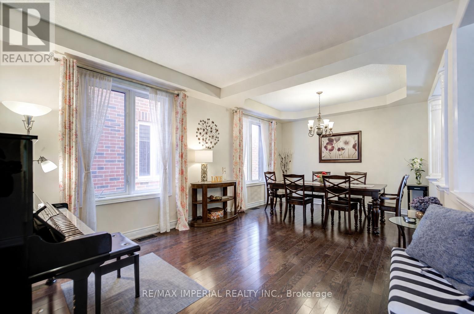 28 Mancini Crescent, Richmond Hill, Ontario  L4E 0T1 - Photo 5 - N12980928