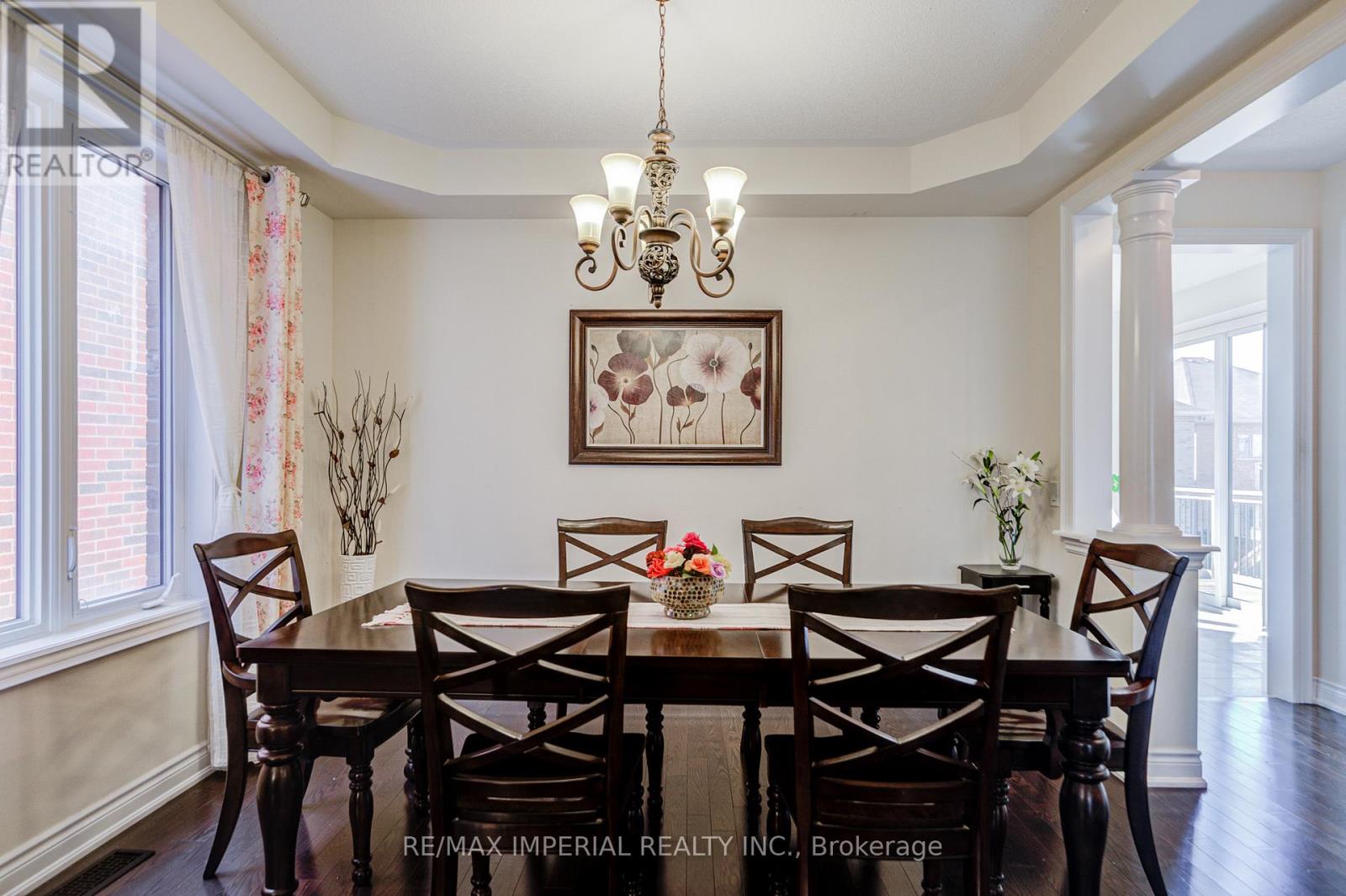 28 Mancini Crescent, Richmond Hill, Ontario  L4E 0T1 - Photo 7 - N12980928