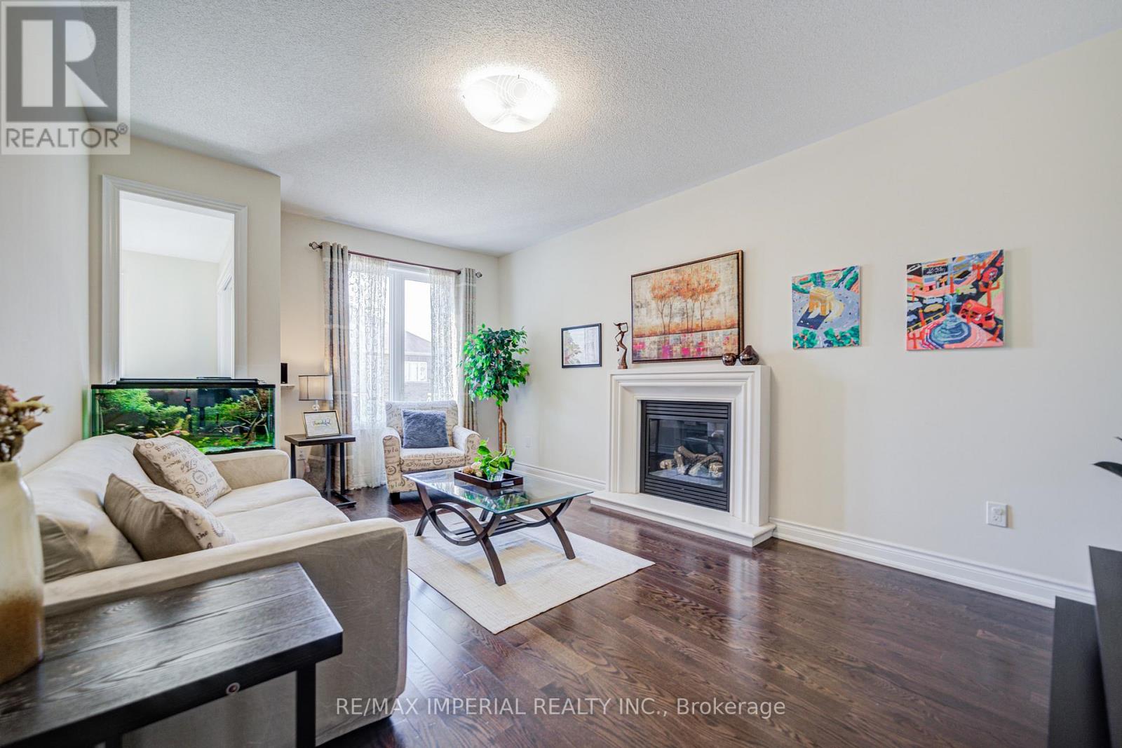 28 Mancini Crescent, Richmond Hill, Ontario  L4E 0T1 - Photo 9 - N12980928